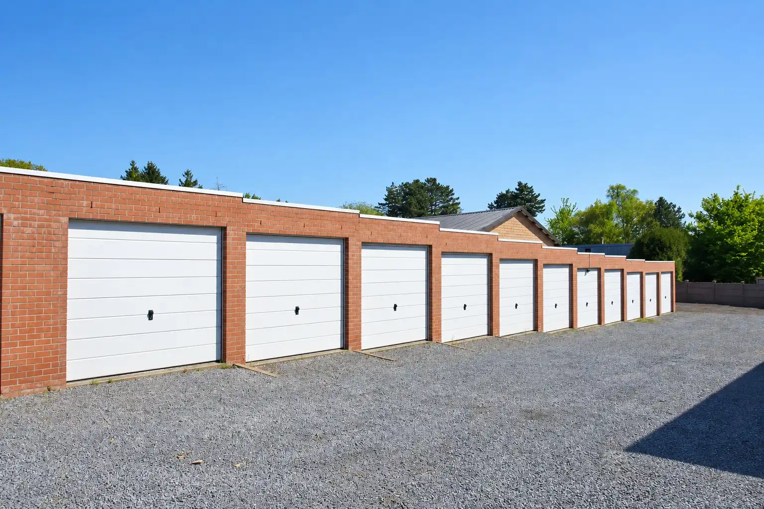 Instapklaar appartement met afzonderlijke garage en terras foto 17