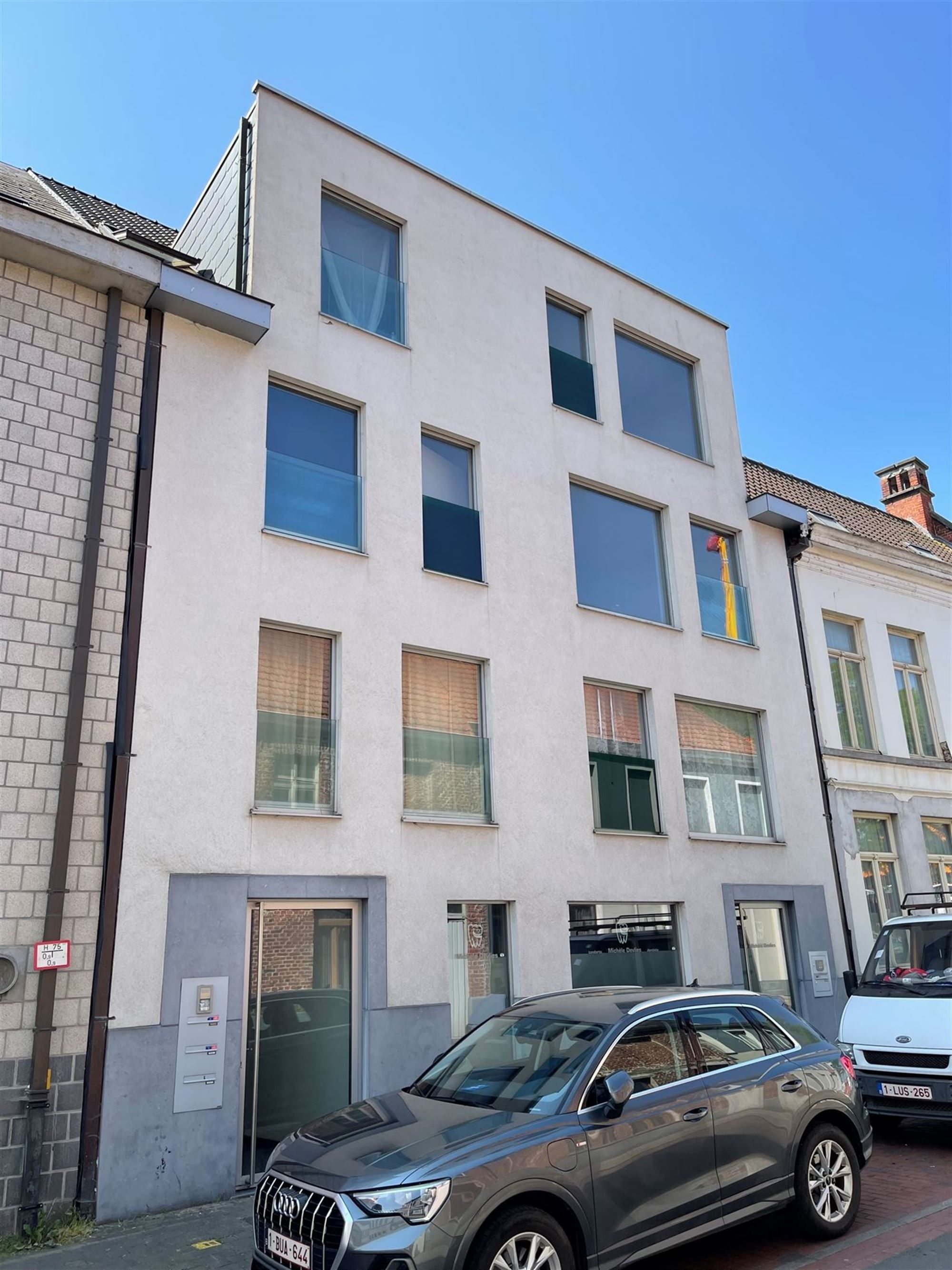 Opbrengsteigendom met 3 appartementen en één kantoorruimte | 0475703619 foto 2