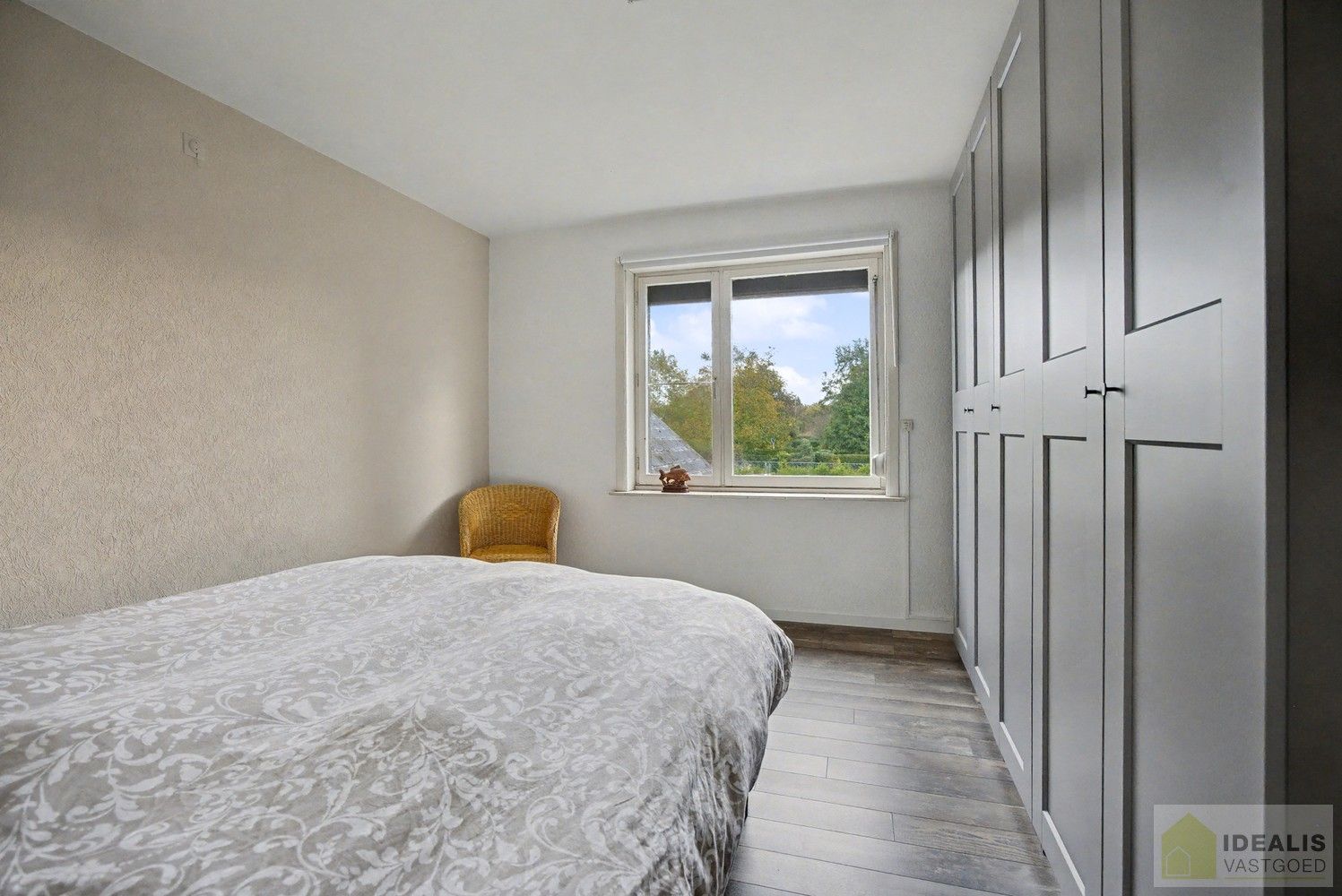 IDEALIS VASTGOED - Nabij het groen gelegen woning met een bewoonbare oppervlakte van + -125m² op een perceel van 7a59ca! Het betreft een zeer centraal gelegen woning t.o.v. grote steden als Leuven, Brussel, Antwerpen en Hasselt die vlot bereikbaar zijn door de nabijheid van de E313 en E314. Uitermate geschikt voor kandidaten op zoek naar een te renoveren woning in de groene omgeving van Linkhout!! foto 15