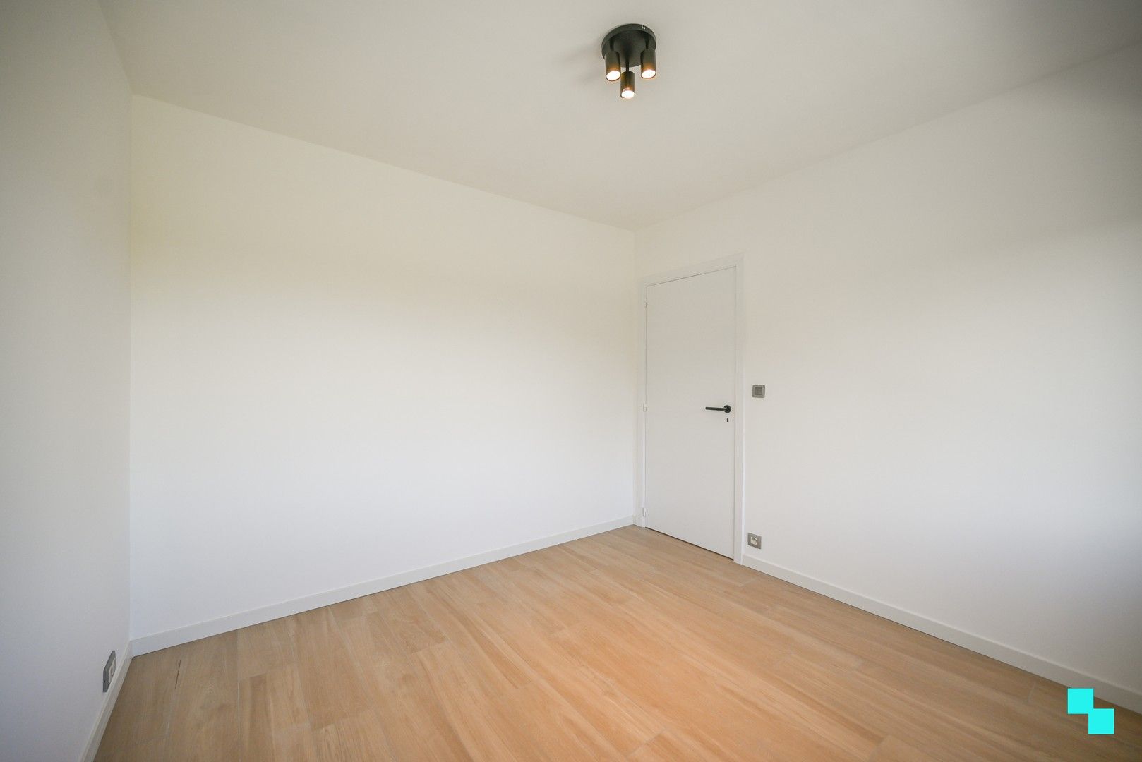 Instapklare eengezinswoning in een rustige buurt in Oostrozebeke! foto 20