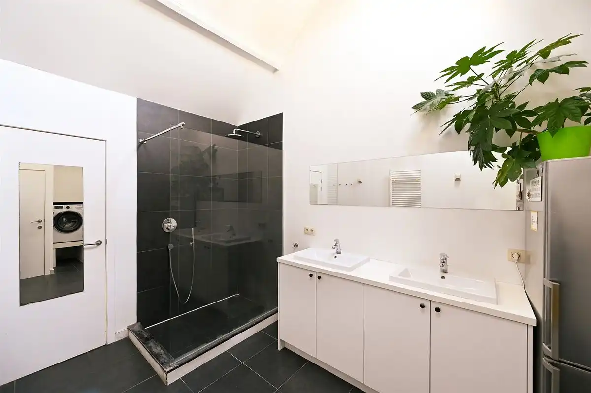 Leuke (starters)woning met zij-ingang foto 12