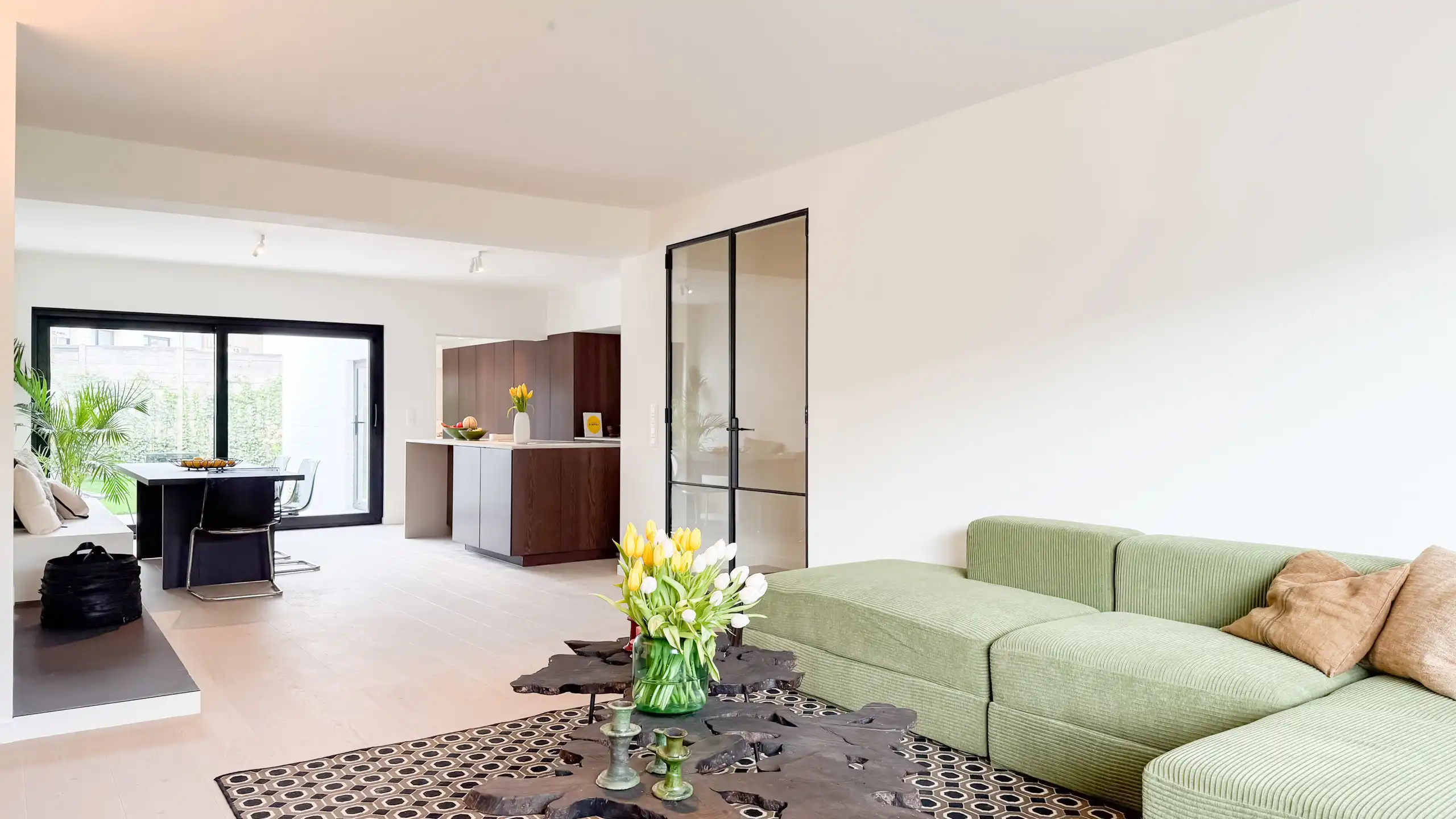 Gerenoveerde woning met zonnige tuin nabij de Graaf Jansdijk foto 14