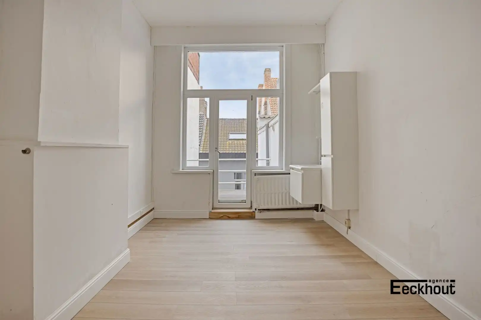 Uniek en ruim (351 m²) herenhuis met garages op topligging te Oostende ! foto 19