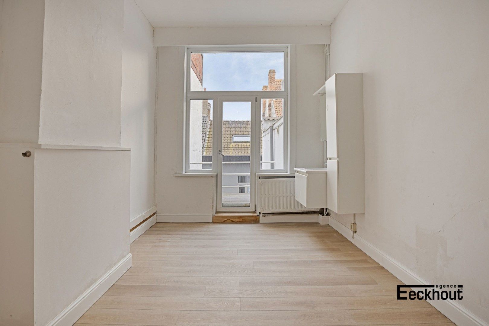 Uniek en ruim (351 m²) herenhuis met garages op topligging te Oostende ! foto 19