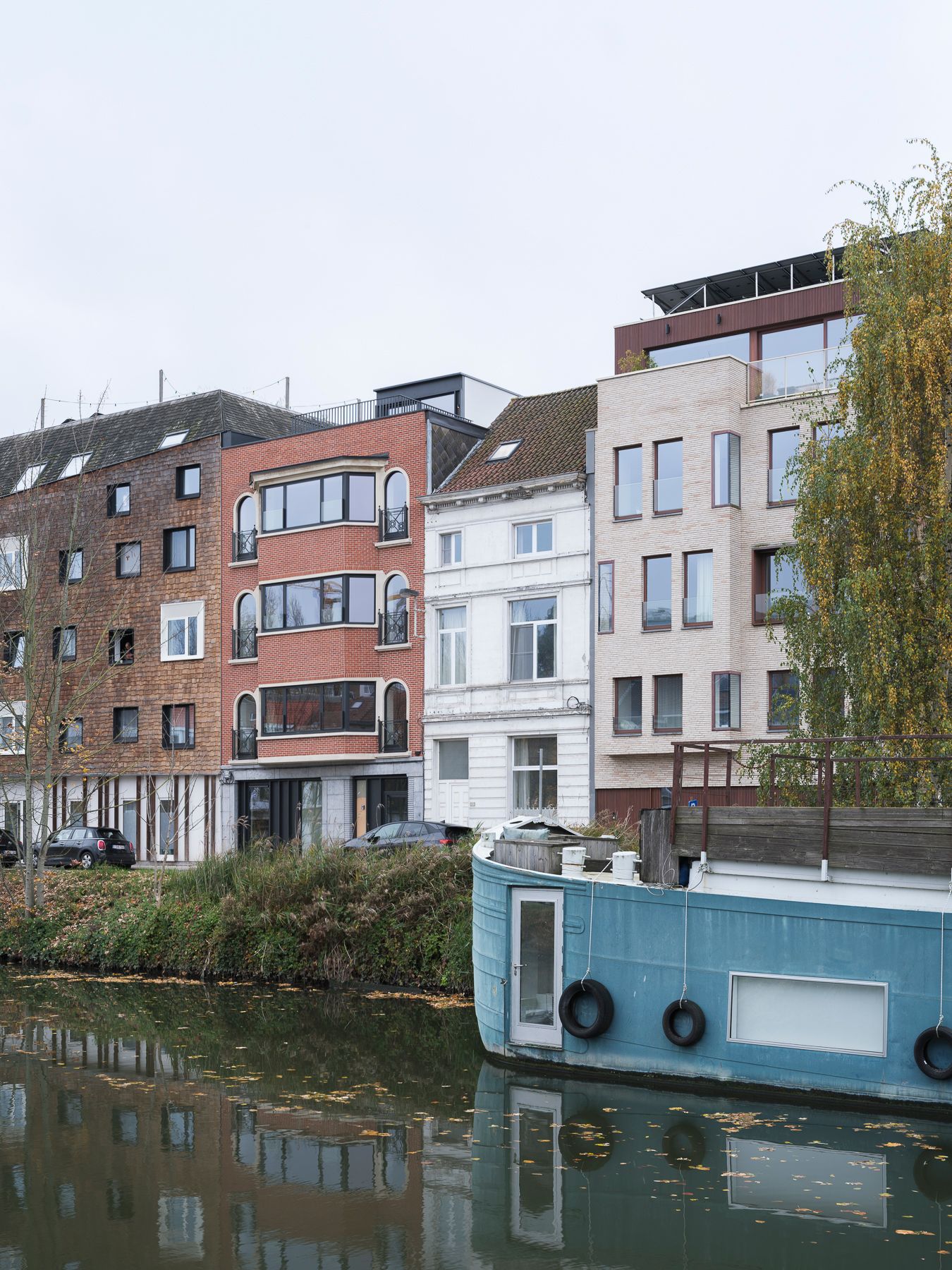Ruim en luxueus drie slaapkamer appartement aan de Stropkaai foto 18