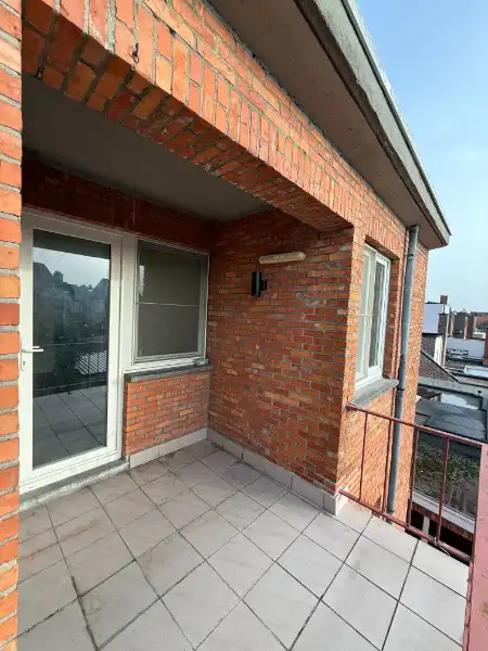 Rustige gelegen gerenoveerd appartement met terras foto 11