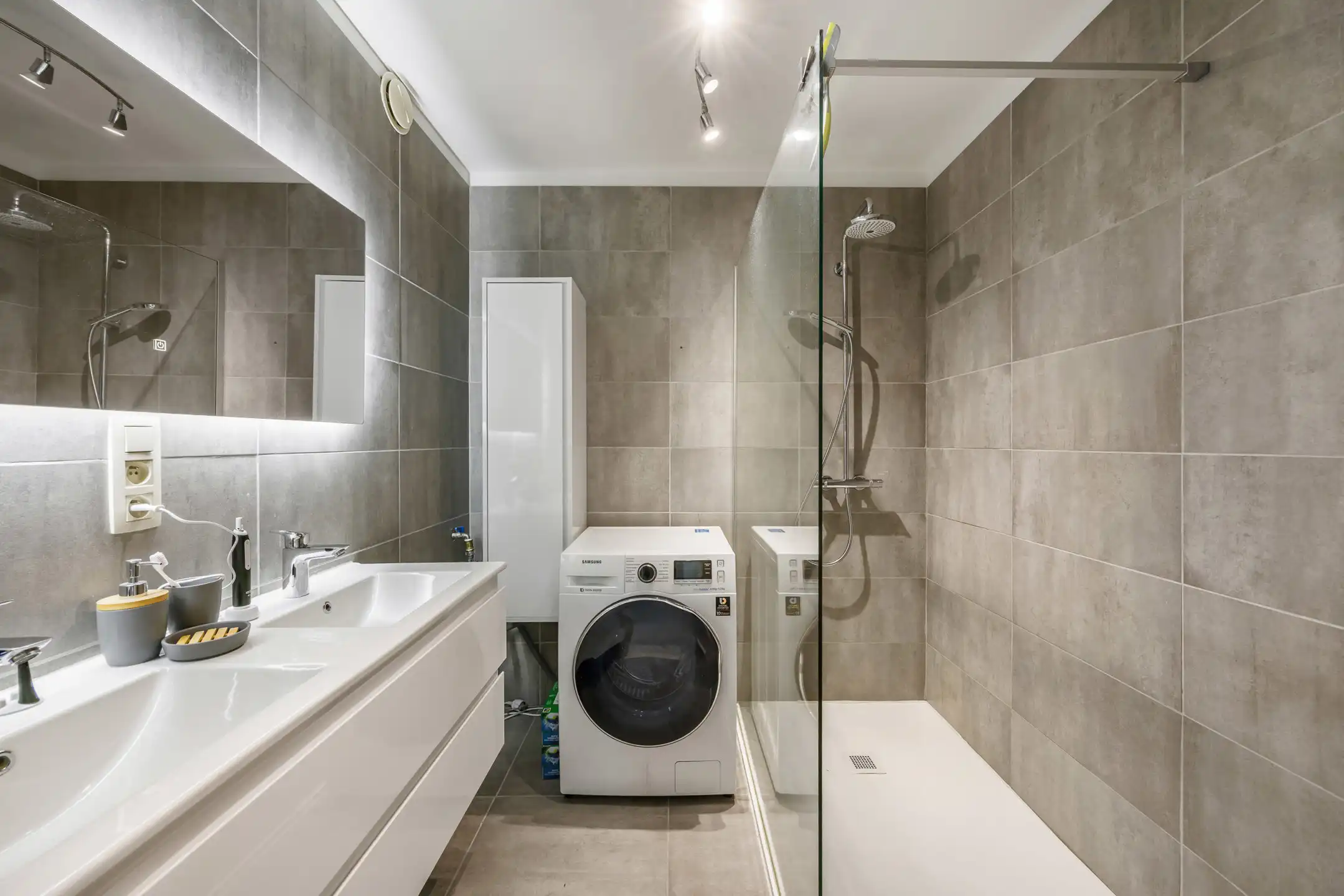 Centrale residentie met handelsruimte te Bilzen foto 32