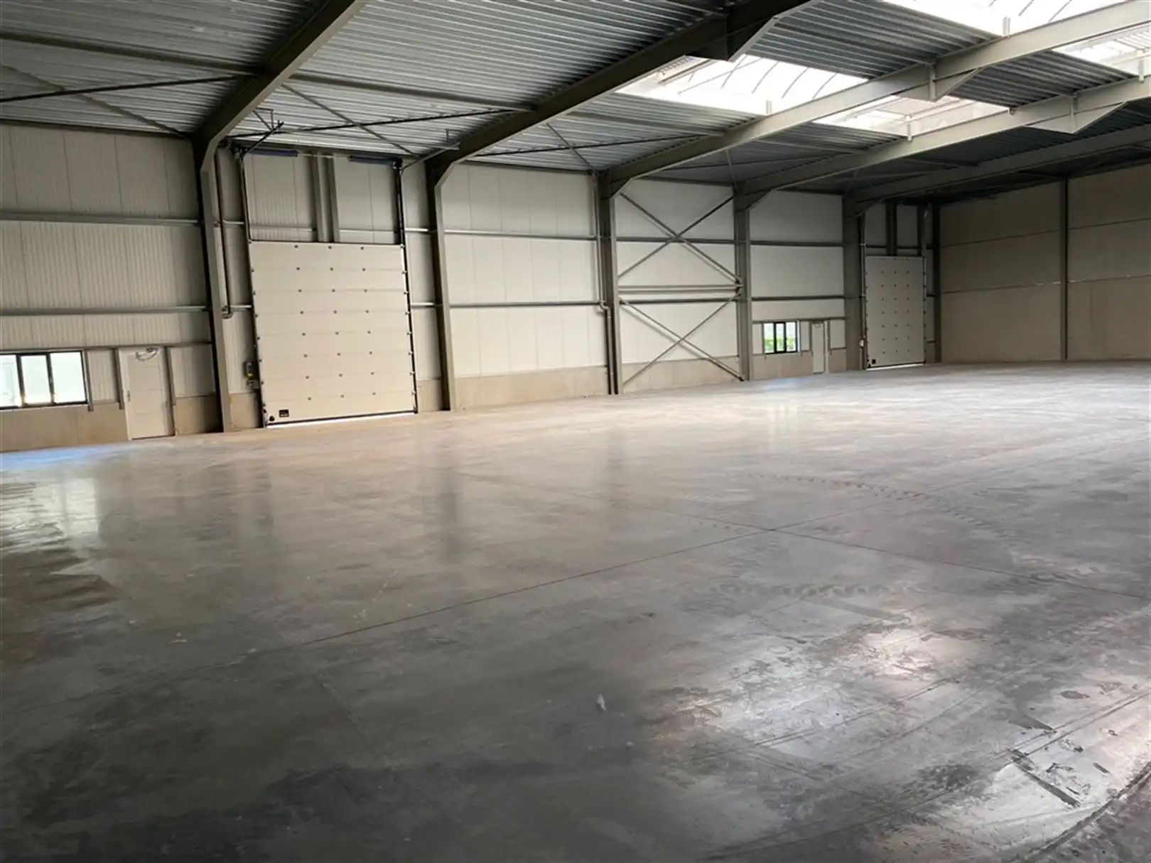 906 m² recent magazijn te huur in Vichte foto 3