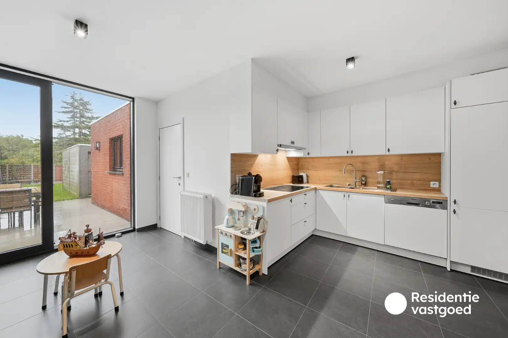 Karaktervolle en instapklare gezinswoning met vier slaapkamers foto 10