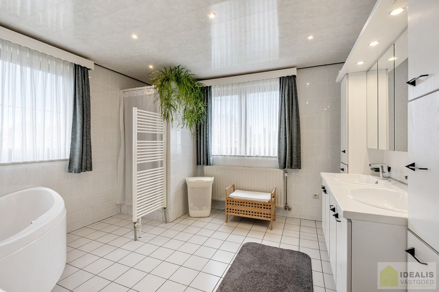 RUIME EN PERFECT ONDERHOUDEN WONING MET 4 SLAAPKAMERS OP KNAP PERCEEL VAN MAAR LIEFST 14A61CA foto 20