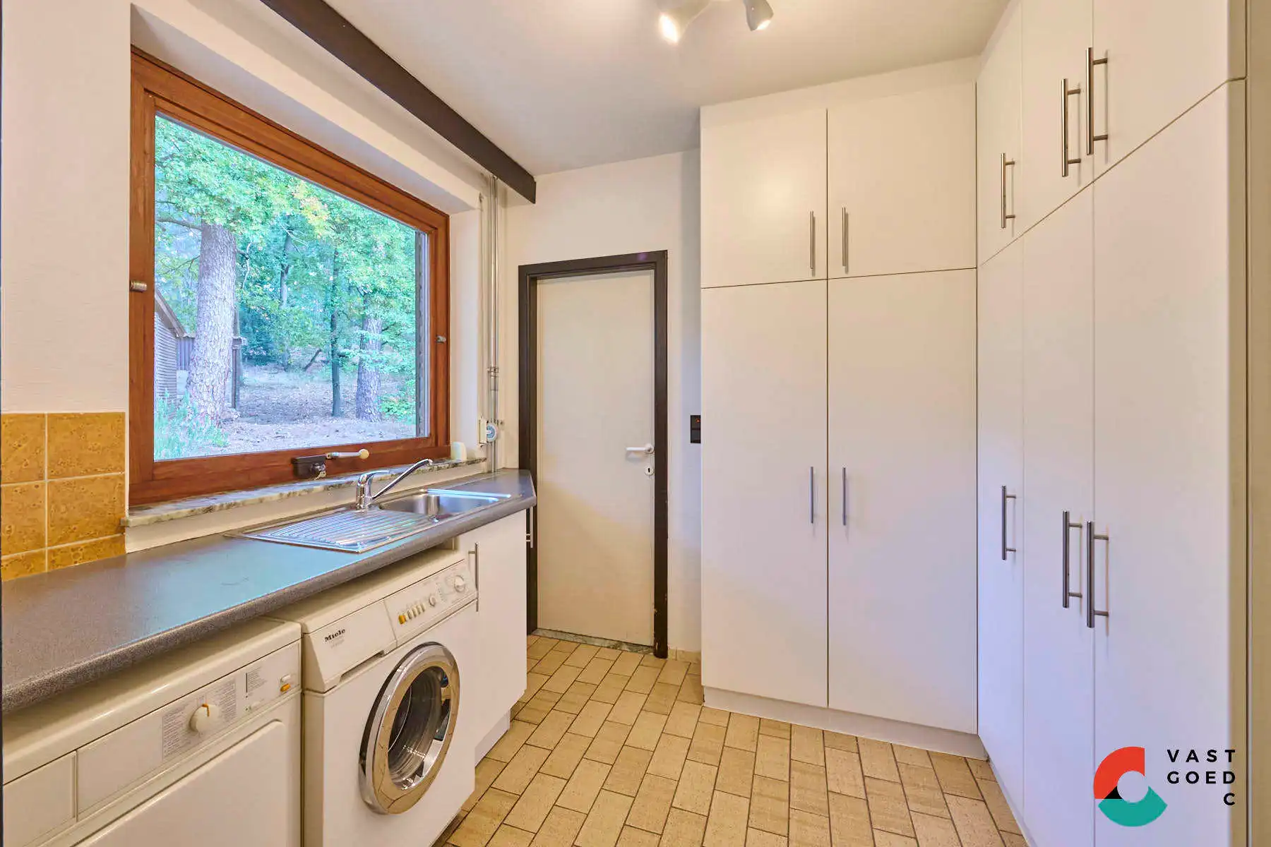 Knap landhuis op een bosrijk perceel van 58,63 are foto 11