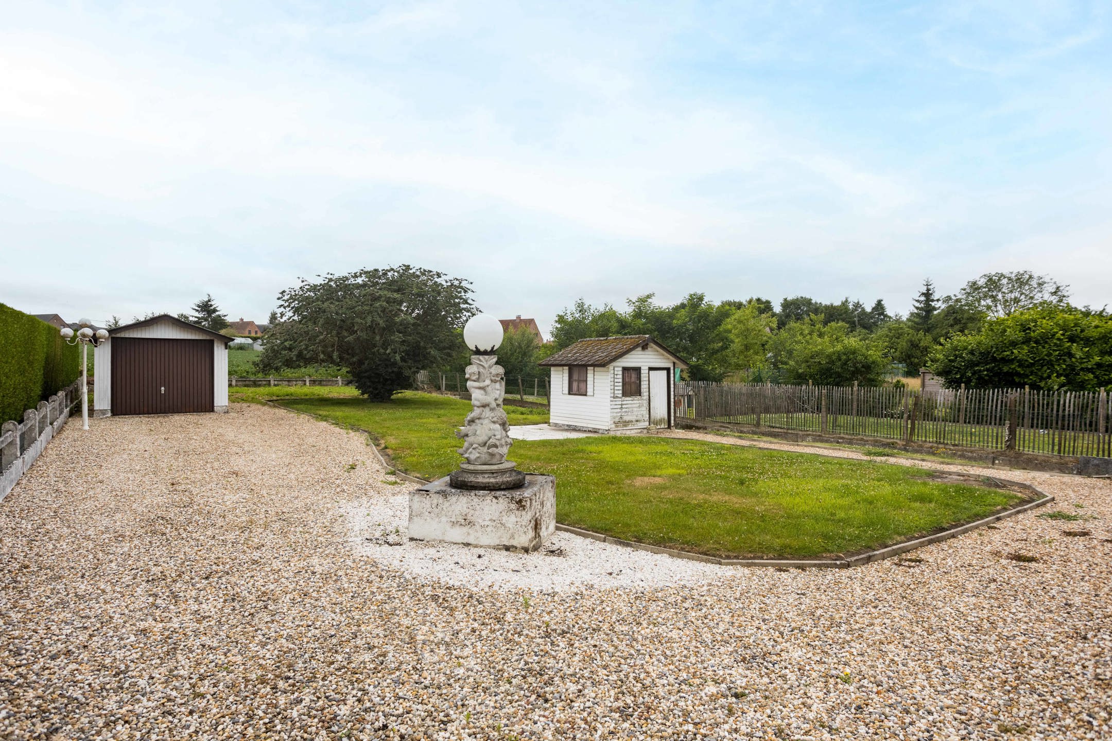 Te renoveren bungalow met prachtige tuin. foto 19