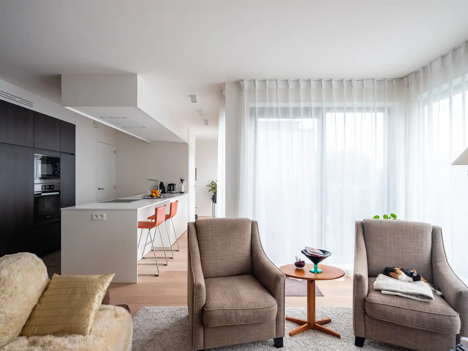 Exclusief recent appartement met terras foto 3