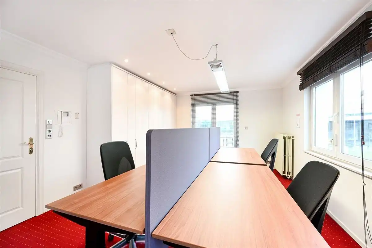 Gemeubelde kantoorruimte all in foto 2