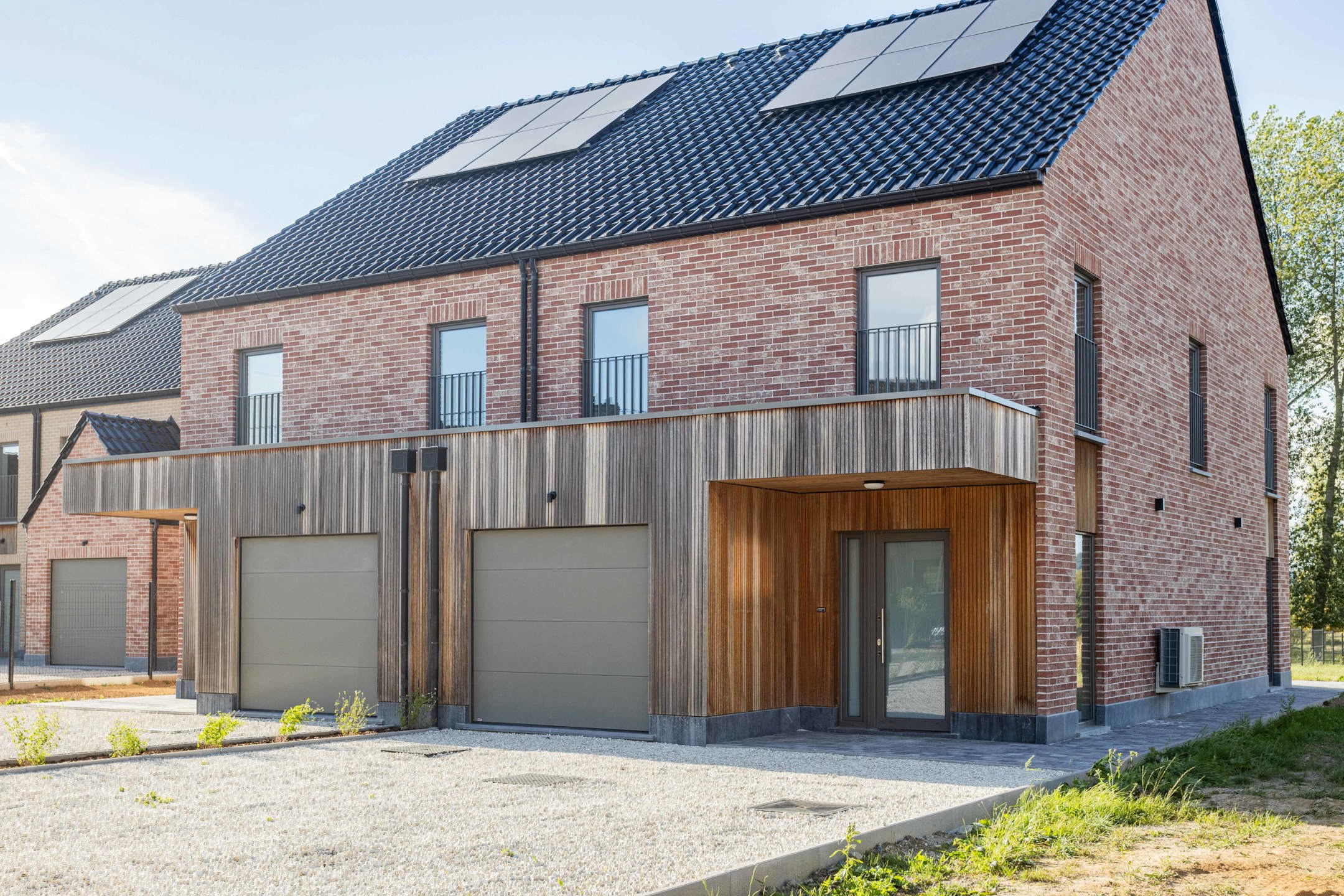 Prachtige nieuwbouwwoning omringd door groen en natuur. foto {{pictureIndex}}