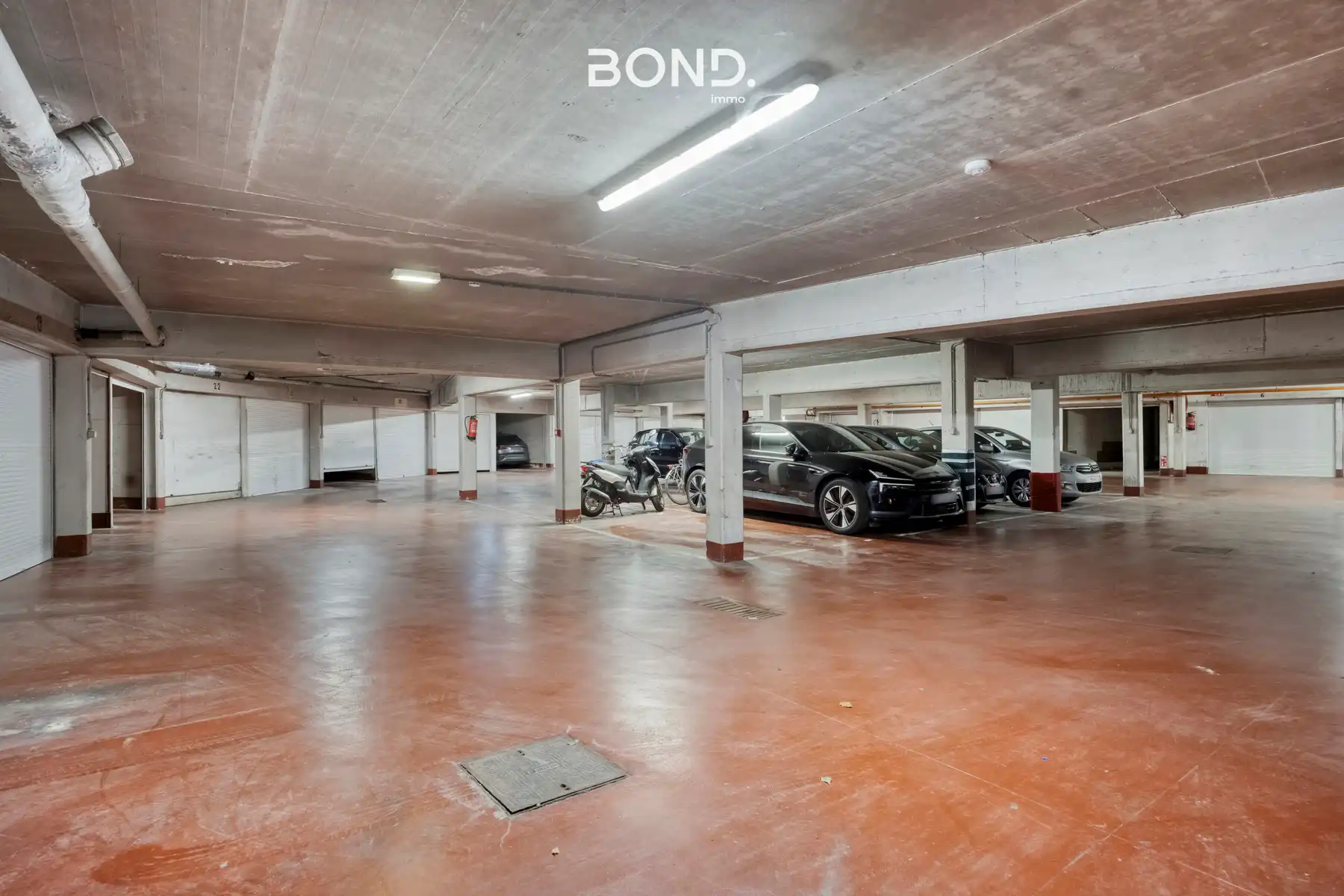 Instapklaar appartement met 3 kamers, parking en terras foto 18