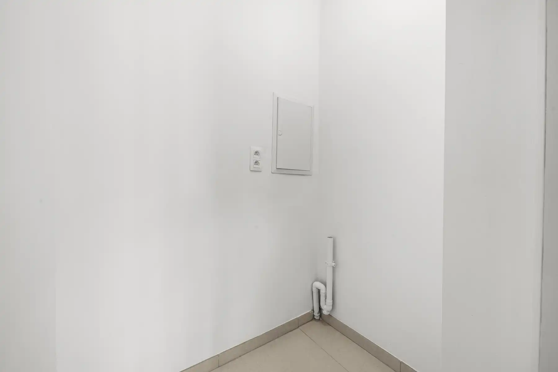 Gerenoveerd 2 slaapkamerappartement met garage foto 18