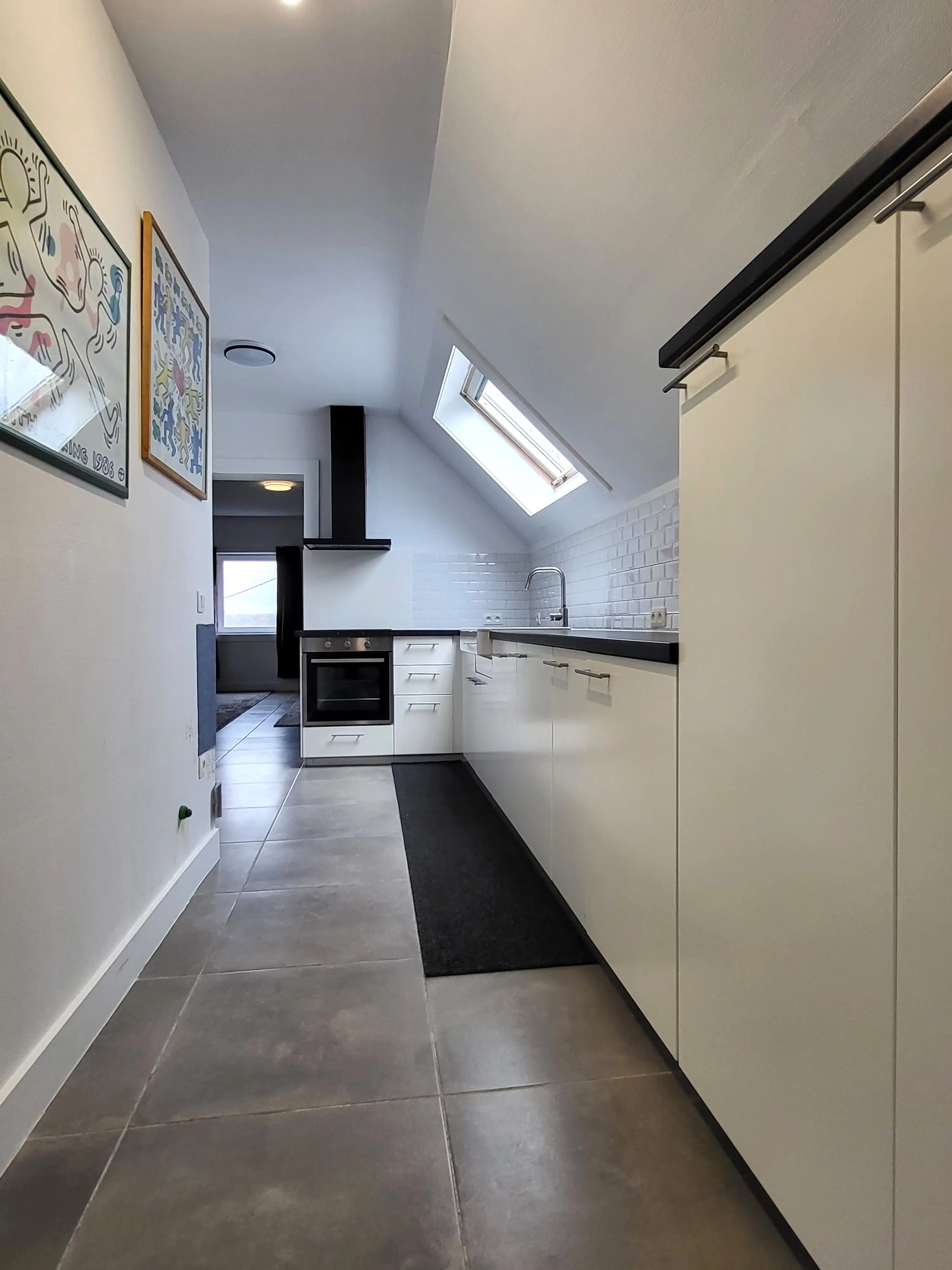 In het landelijke Roborst, een deelgemeente van Zwalm in de prachtige Vlaamse Ardennen, bevindt zich deze ruime en volledig gerenoveerde woning op een perceel van 1.143 m².  foto 27