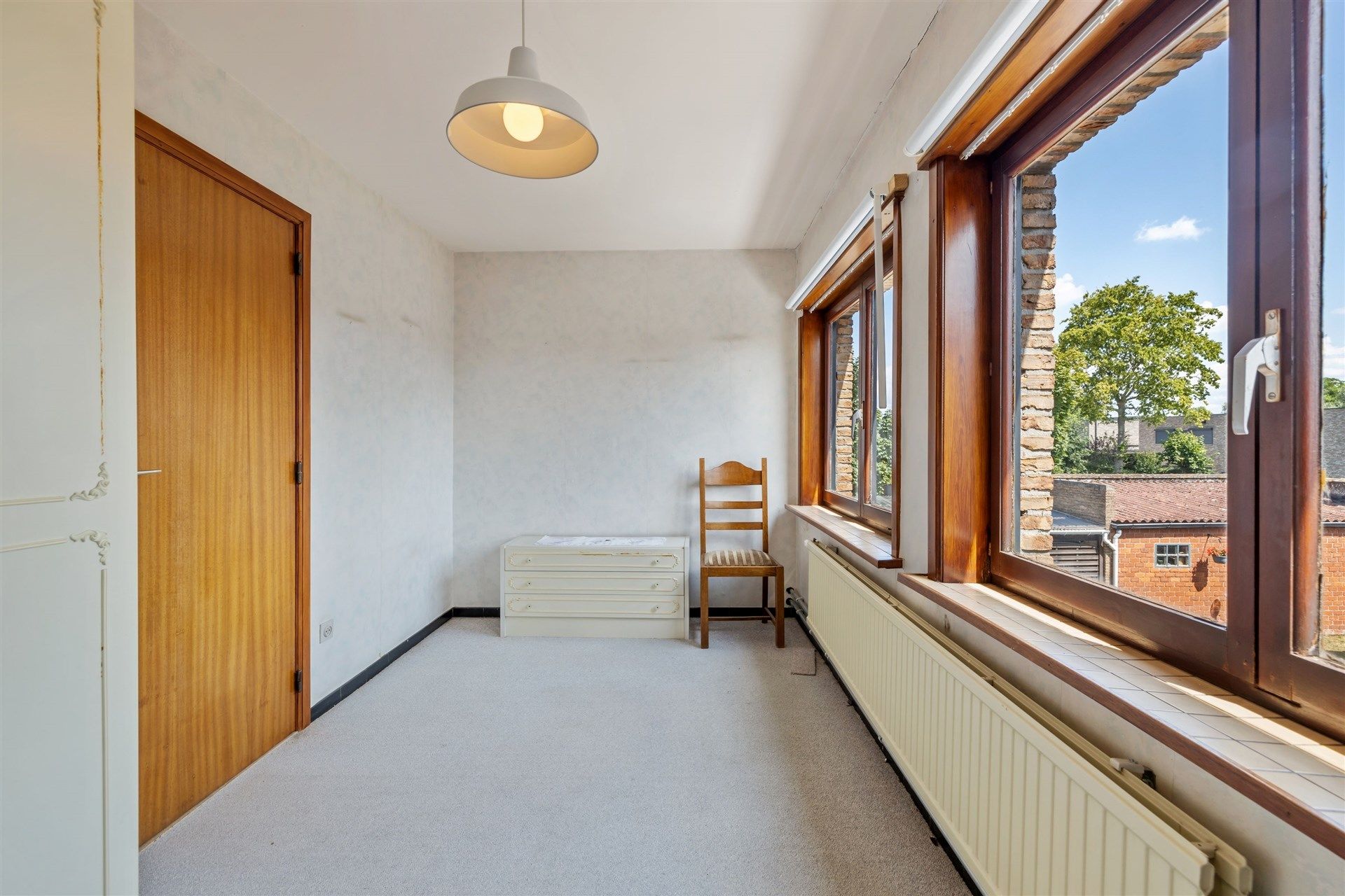 Uitstekend gelegen gezinswoning met losstaande garage en 3 slaapkamers (300m²) foto 14