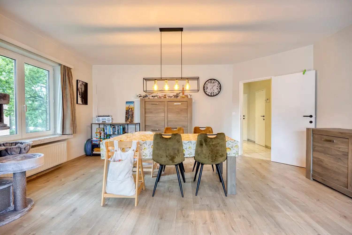 Lichtrijk en ruim 3 slaapkamer appartement met garage! foto 8