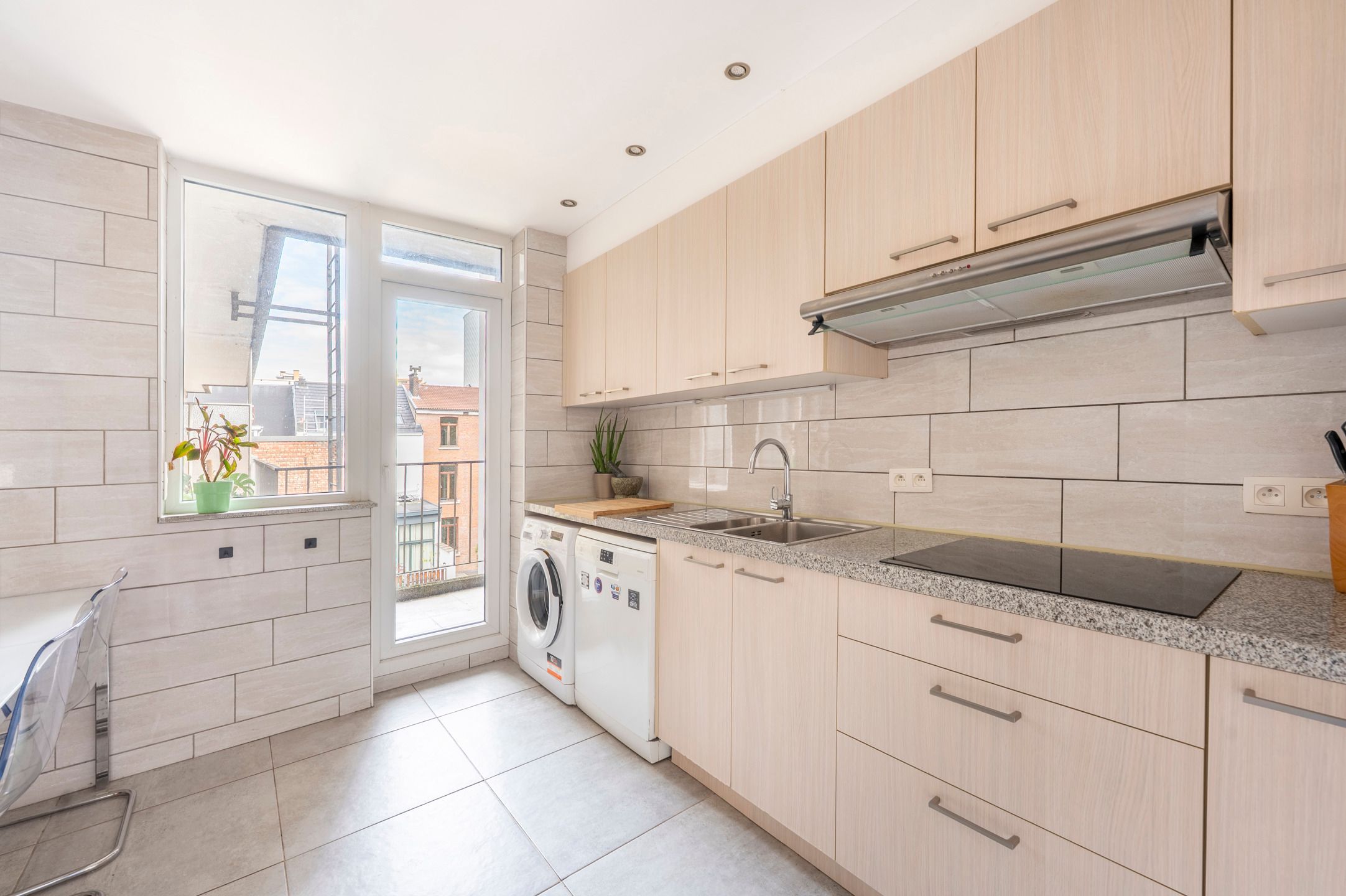 Instapklaar appartement in charmant gebouw op toplocatie! foto 3
