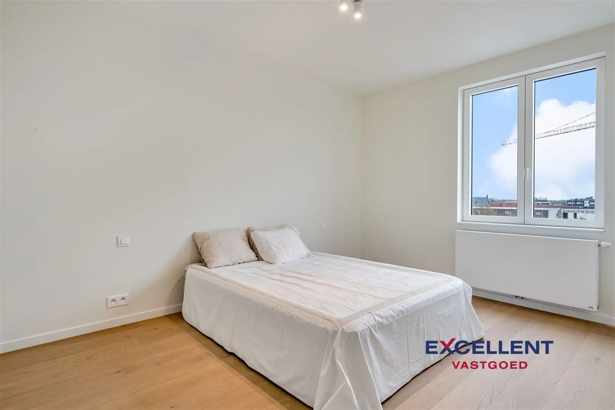 Volledig gerenoveerd 2-slaapkamer appartement centrum Deinze te huur foto 7