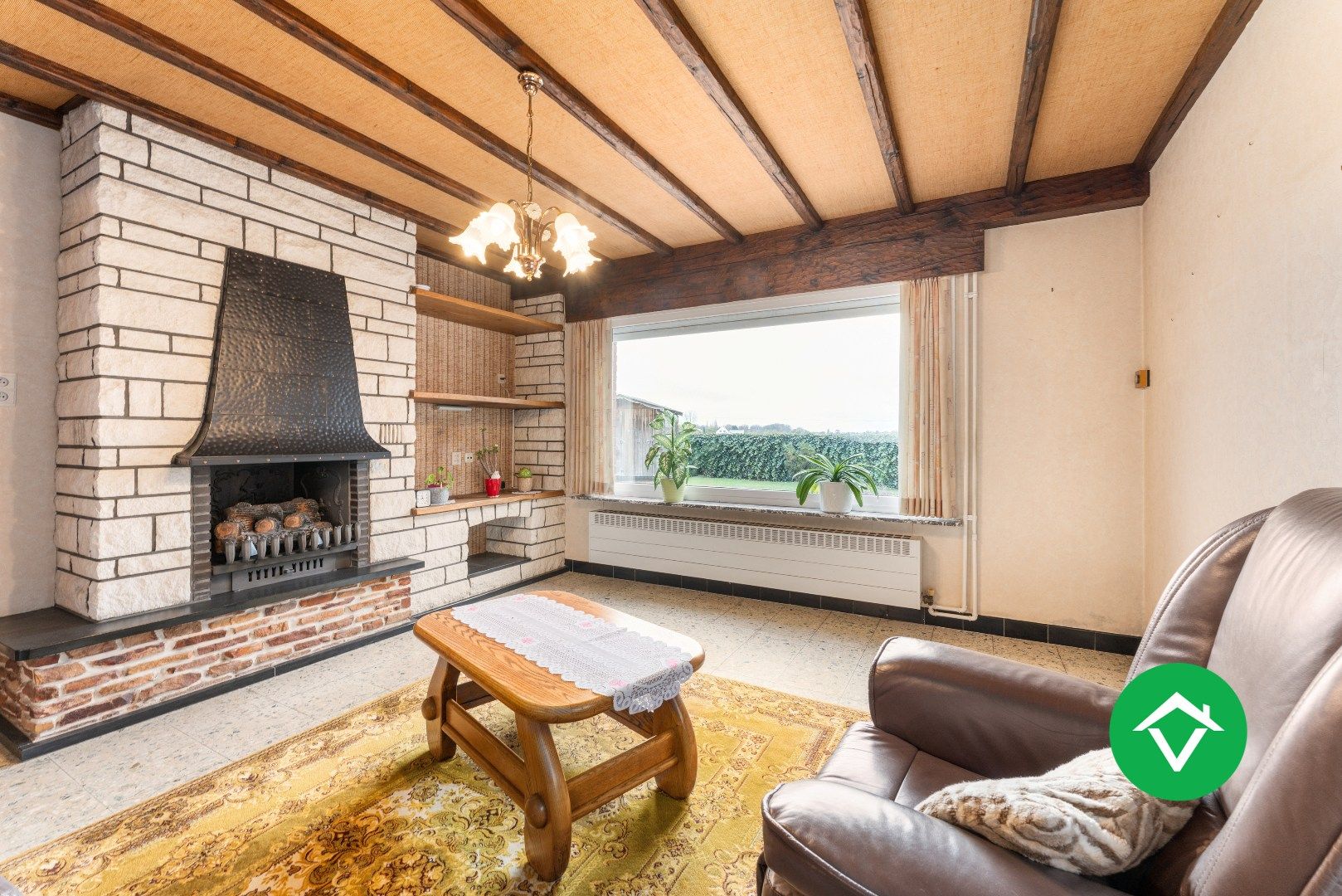 Op te frissen gezinswoning met twee garages en landelijk zicht te Eernegem foto 6