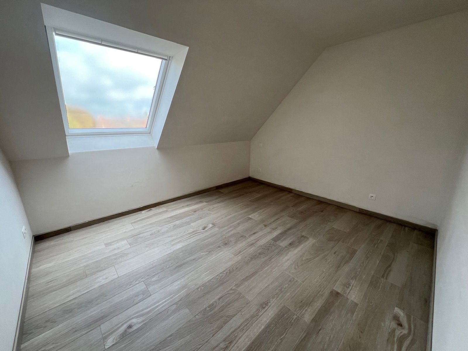 6% BTW - Duplex met 2 slpk, terras en bovengrondse parking foto 17