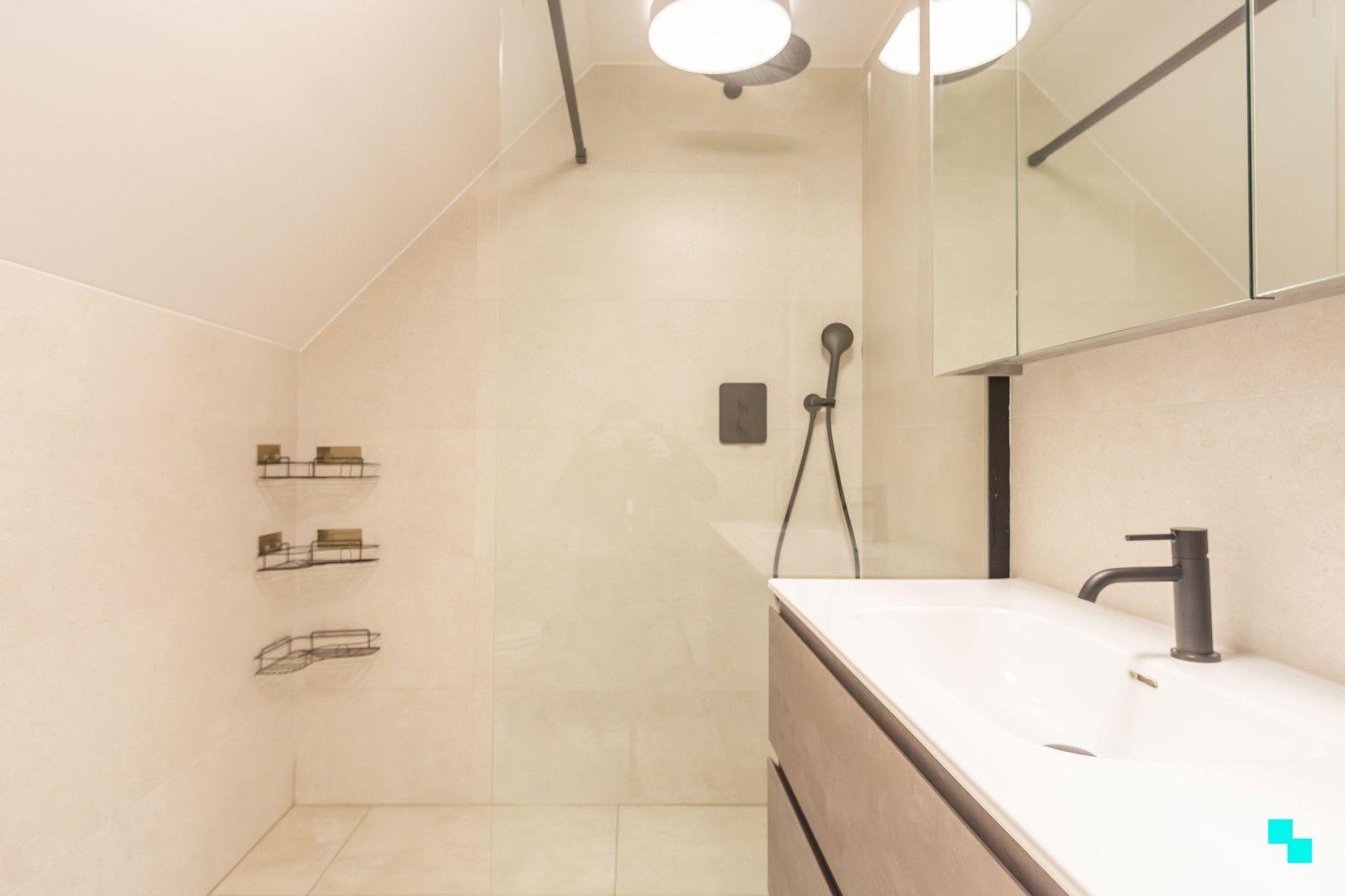 Ruime woning op rustige locatie te Wetteren foto 16