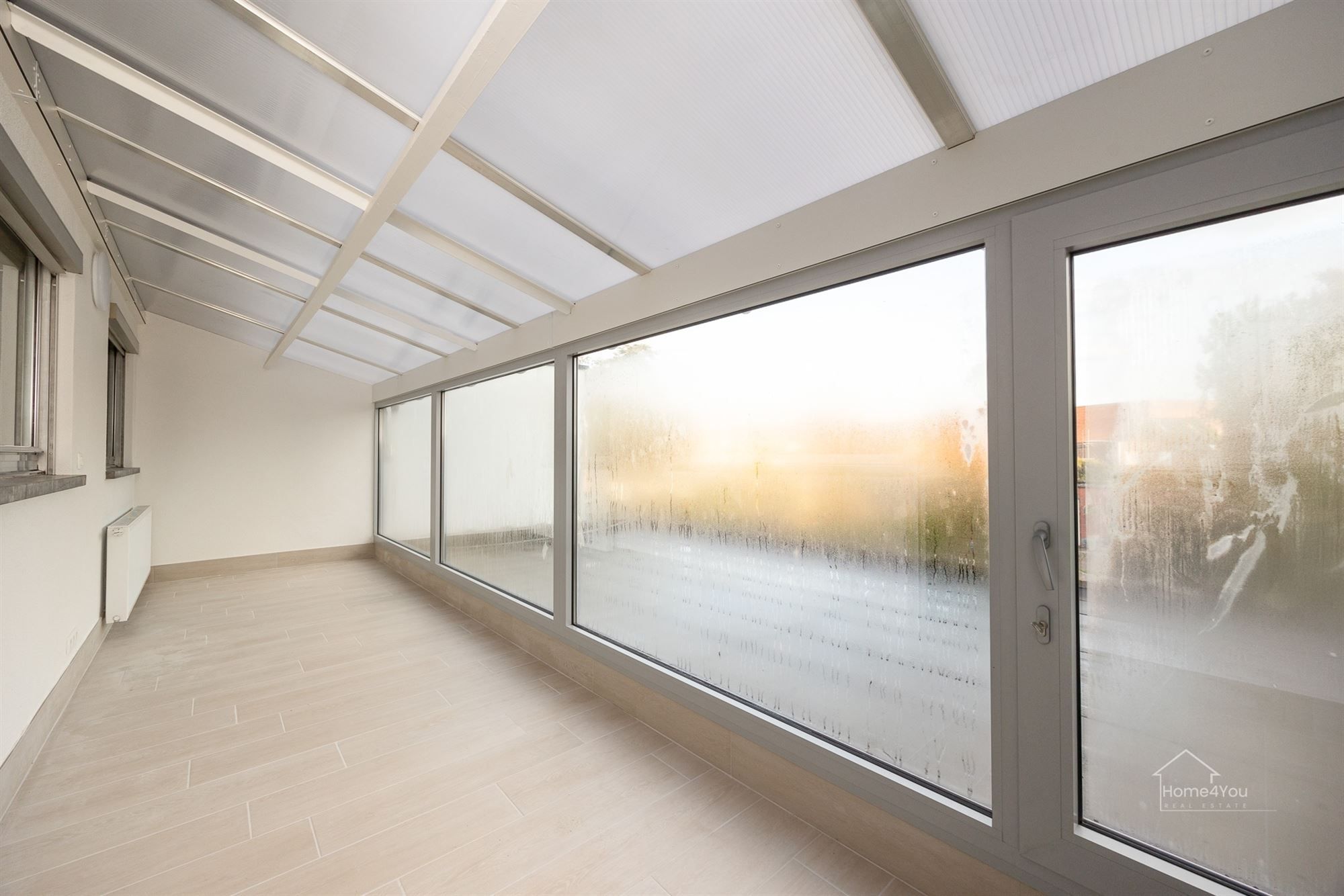 Vernieuwd en zonnig 2 slaapkamer appartement foto 7
