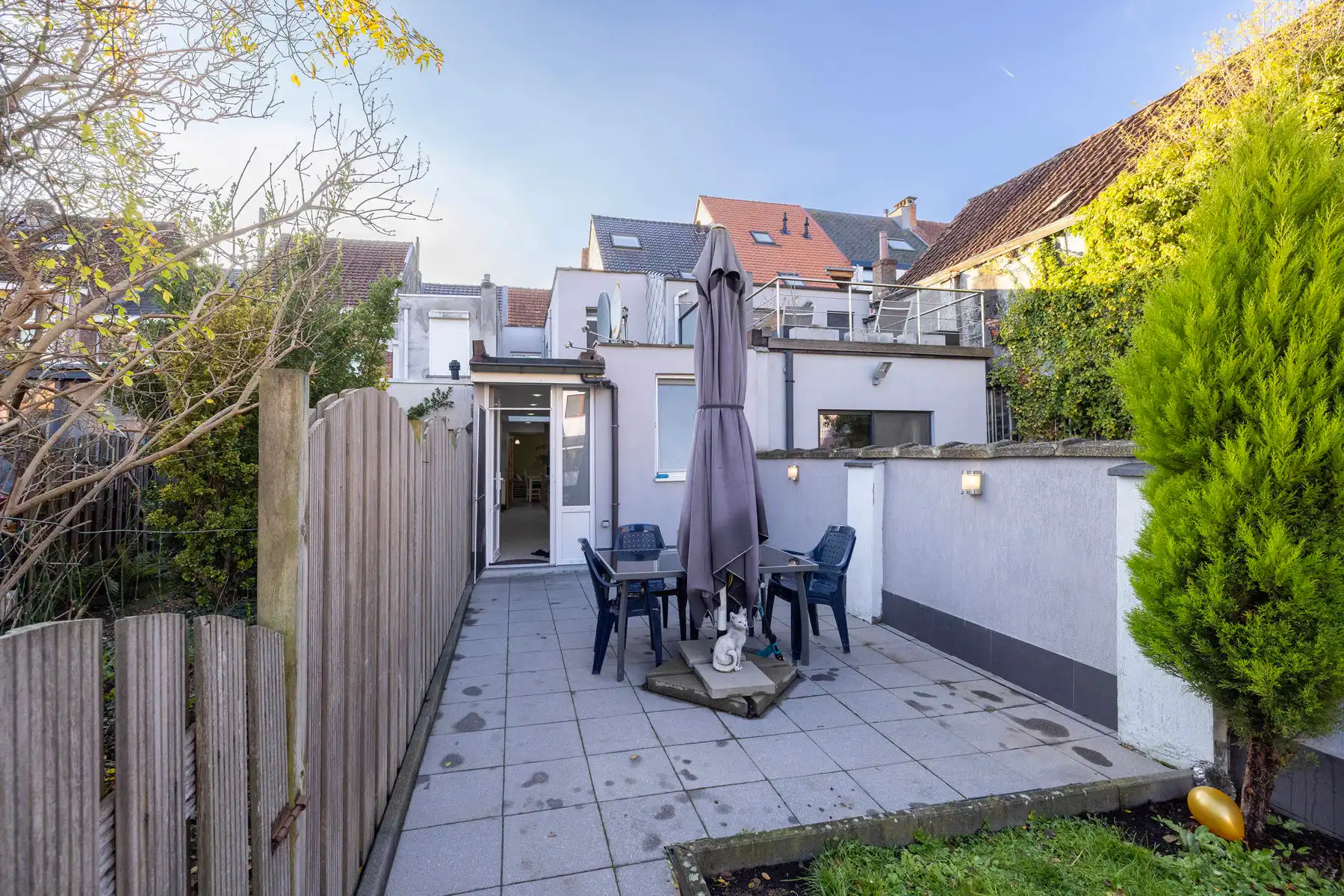 Gerenoveerde woning met 2 slpk, terras met tuin en bijgebouw foto 13