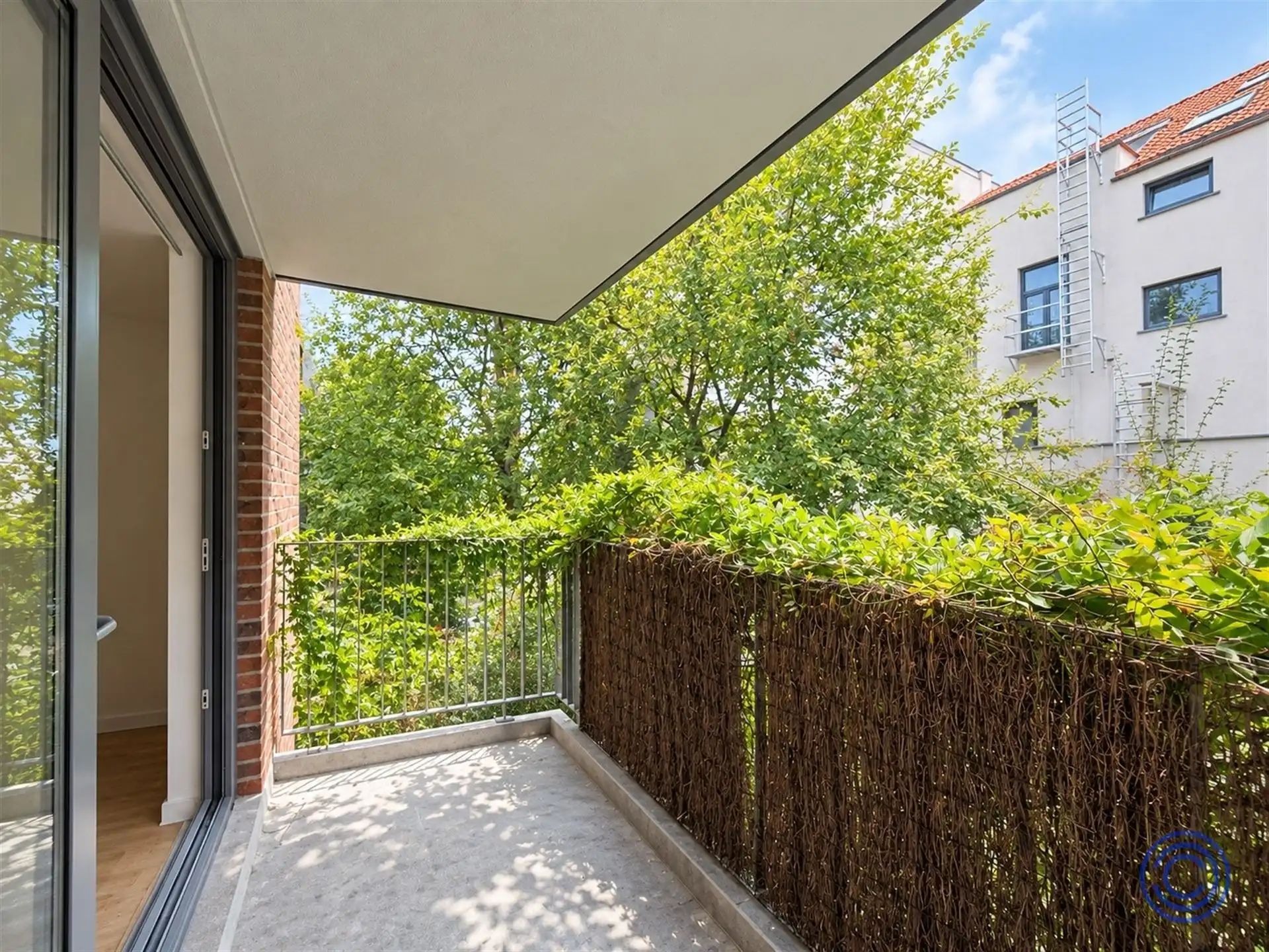 Instapklaar 2-slpk appartement met terras in groene stadsomgeving! foto 2