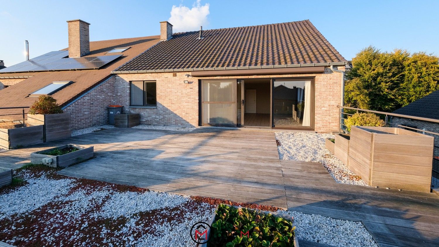 Investeringspand met handelsruimte en appartement in Merem Bilzen foto {{pictureIndex}}