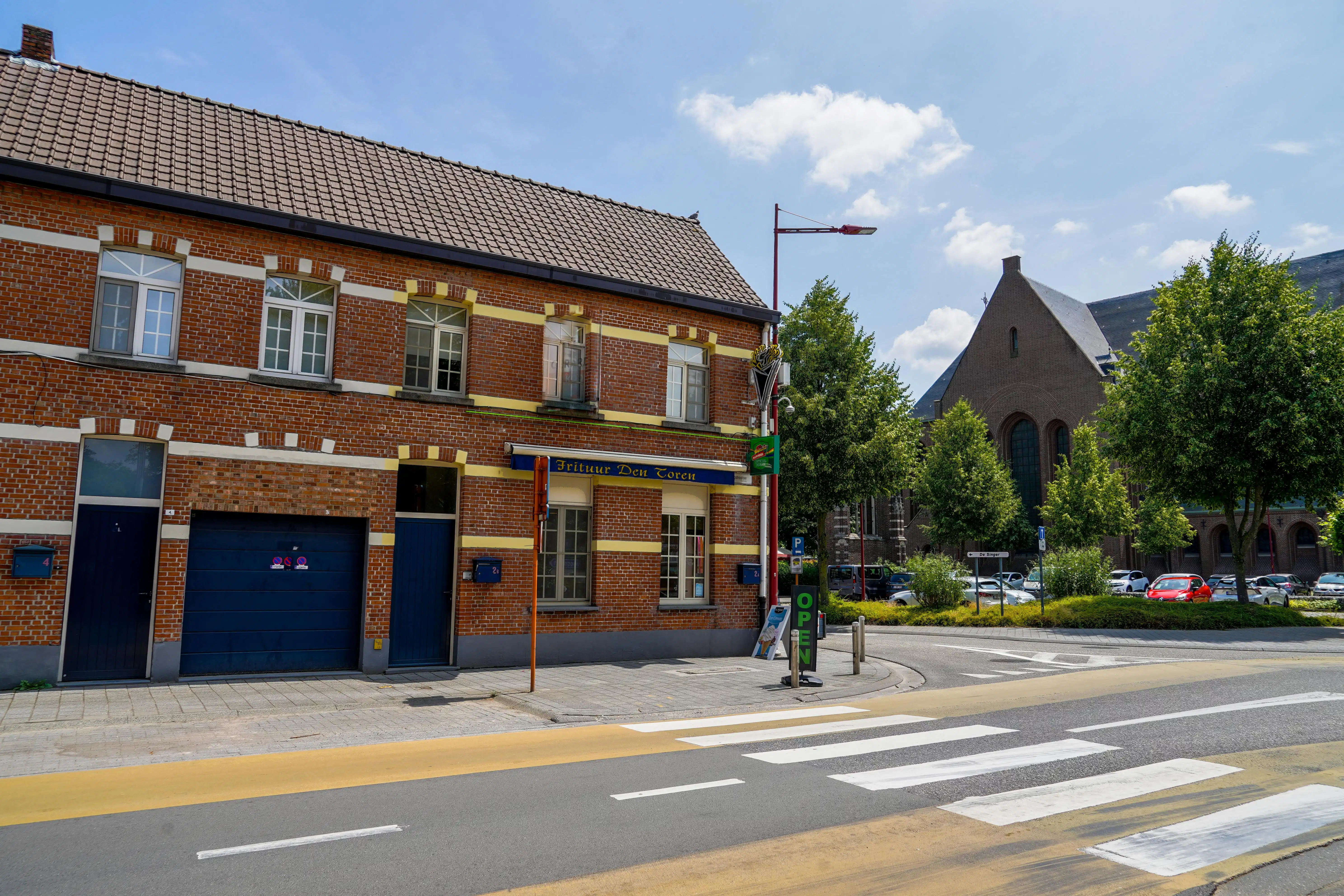 Centraal gelegen handelspand te koop Rijkevorsel  foto {{pictureIndex}}