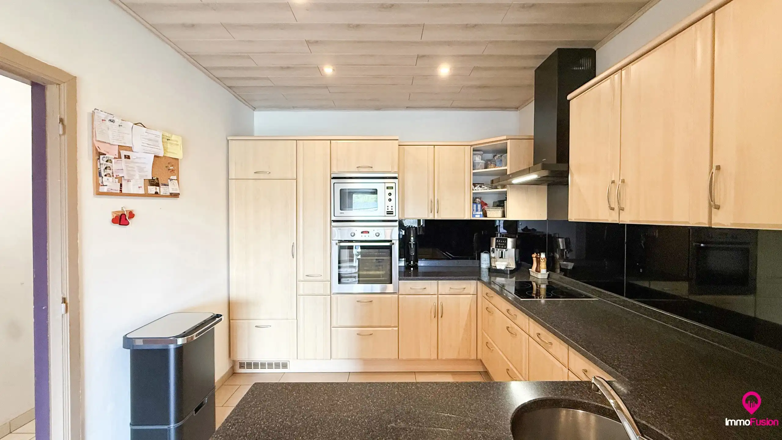 Charmante woning met 5 slaapkamers op een ruim perceel foto 16