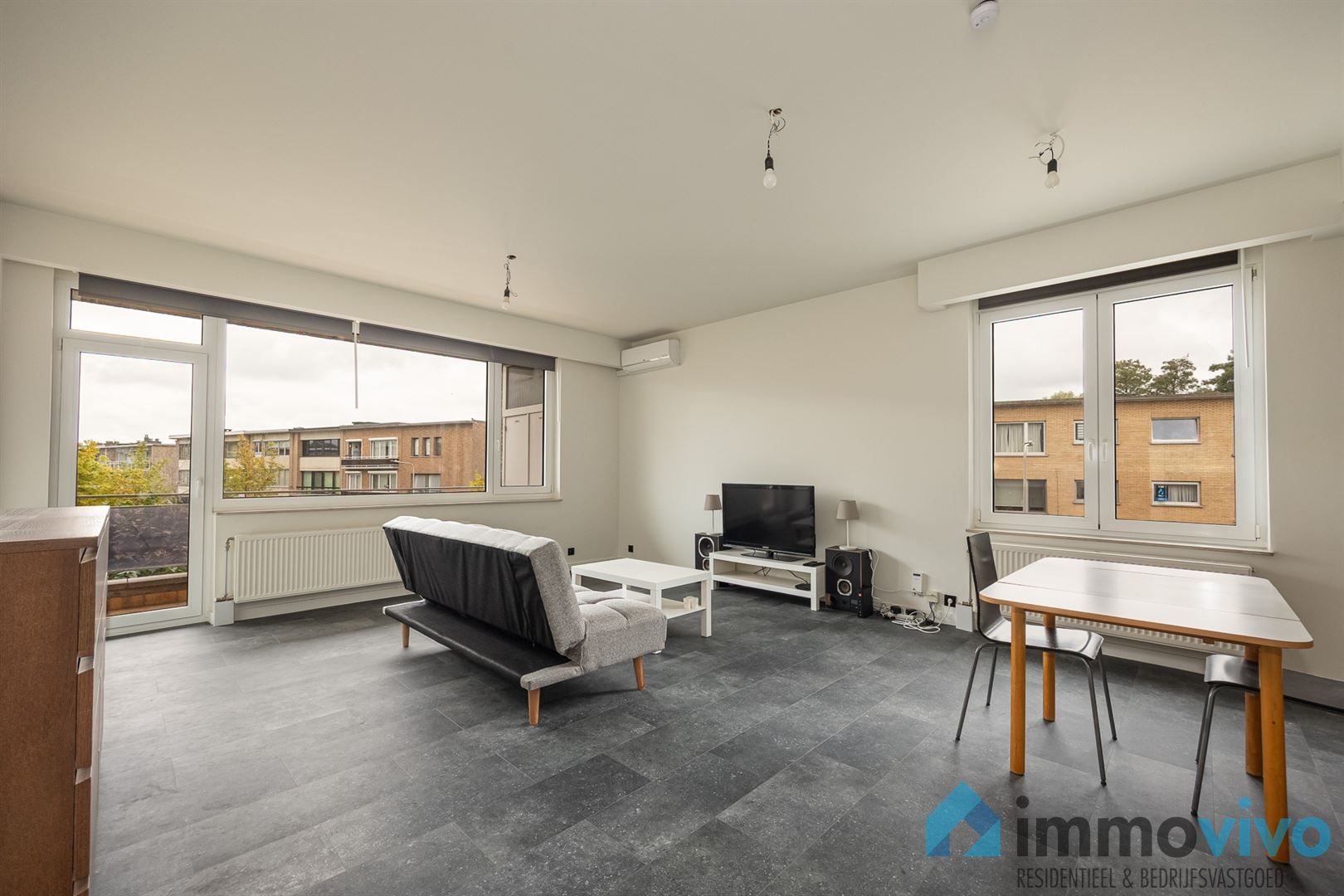 Instapklare studio met ruime living en breed terras foto 2