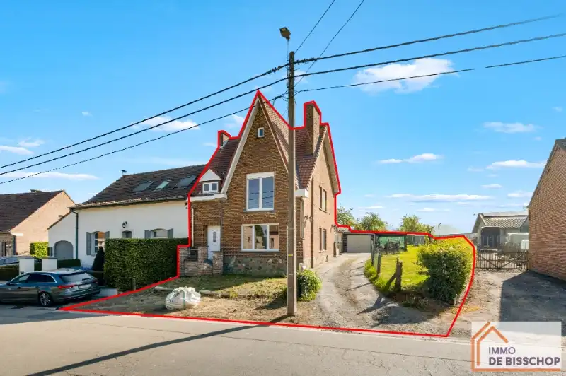 Gezellige, instapklare woning met 3 slaapkamers, grote tuin en garage. foto {{pictureIndex}}