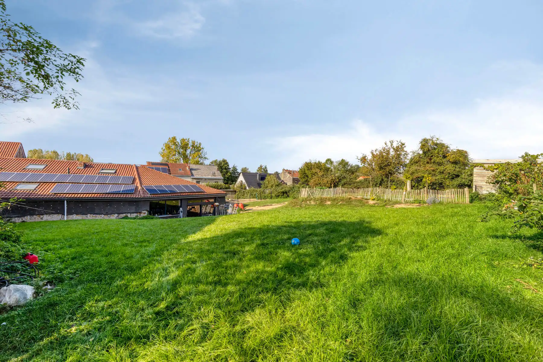 Ruime  gerenoveerde hoeve met werkplaats, zwembad en EPC B foto 3