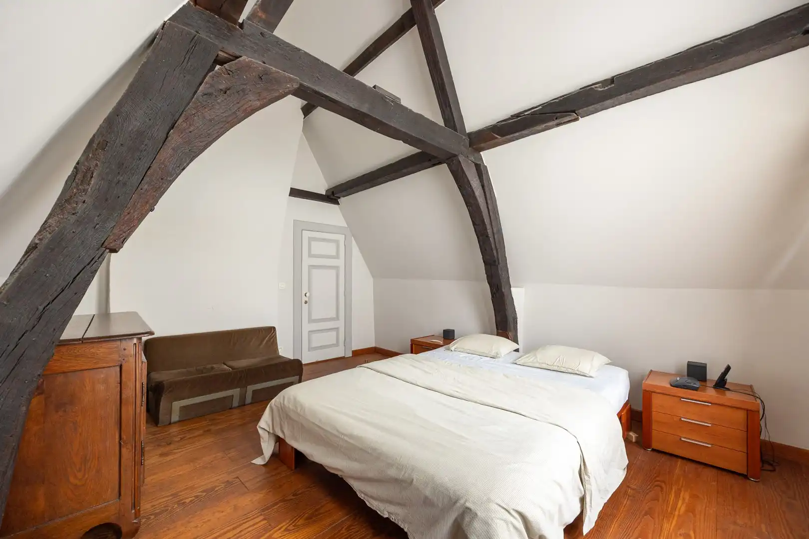TRAPGEVELWONING MET TUIN foto 19