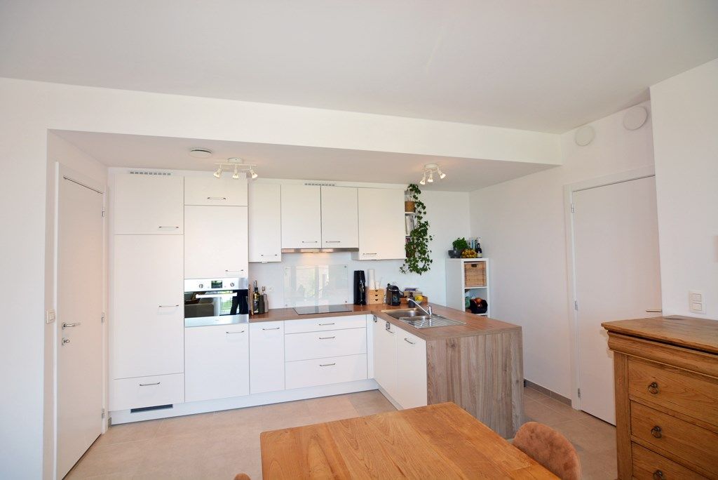 Modern energiezuinig appartement met 2 slpks, terras, autostaanplaats en kelderberging. foto 8