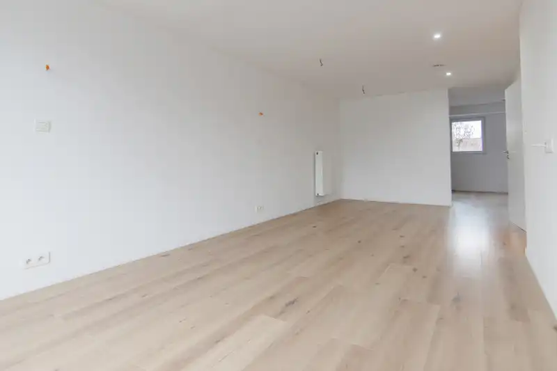 Voll gerenoveerde woning met 5 slpk 3 badk foto 17