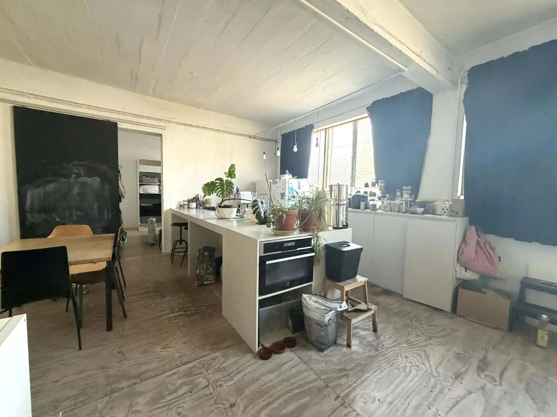 Ruime atelier te huur in Koekelberg.



 foto 3