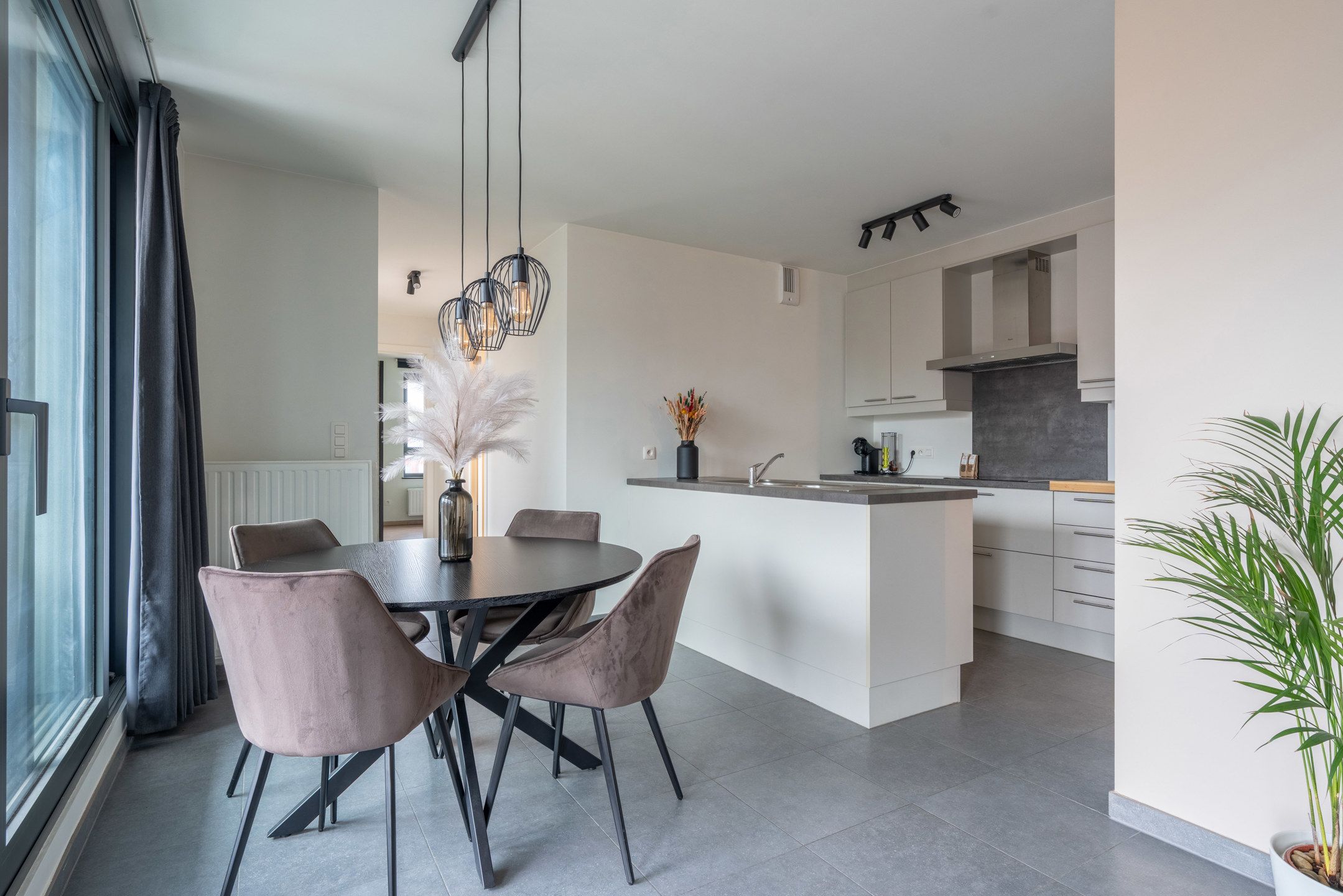 Gezellig 2-slaapkamer app met terras, berging en autostaanplaats. foto 5