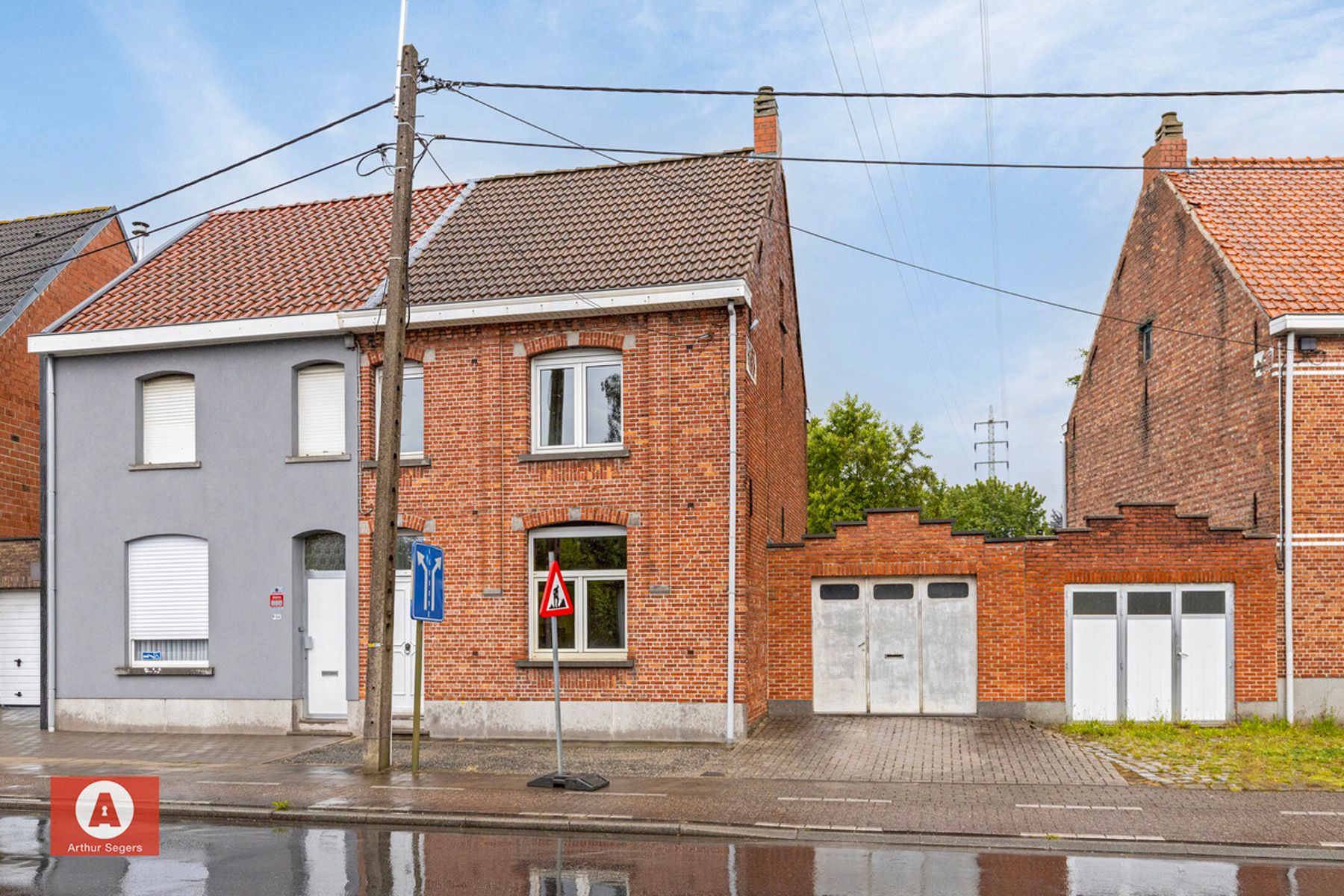 Hoofdfoto van de publicatie: Te renoveren HOB mét garage op 5a 69ca.