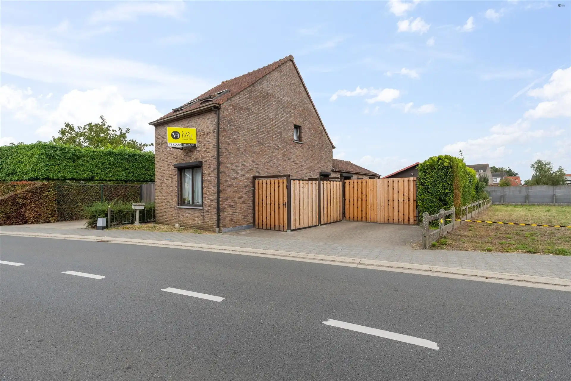 verzorgde woning met brede oprit en garage foto 18