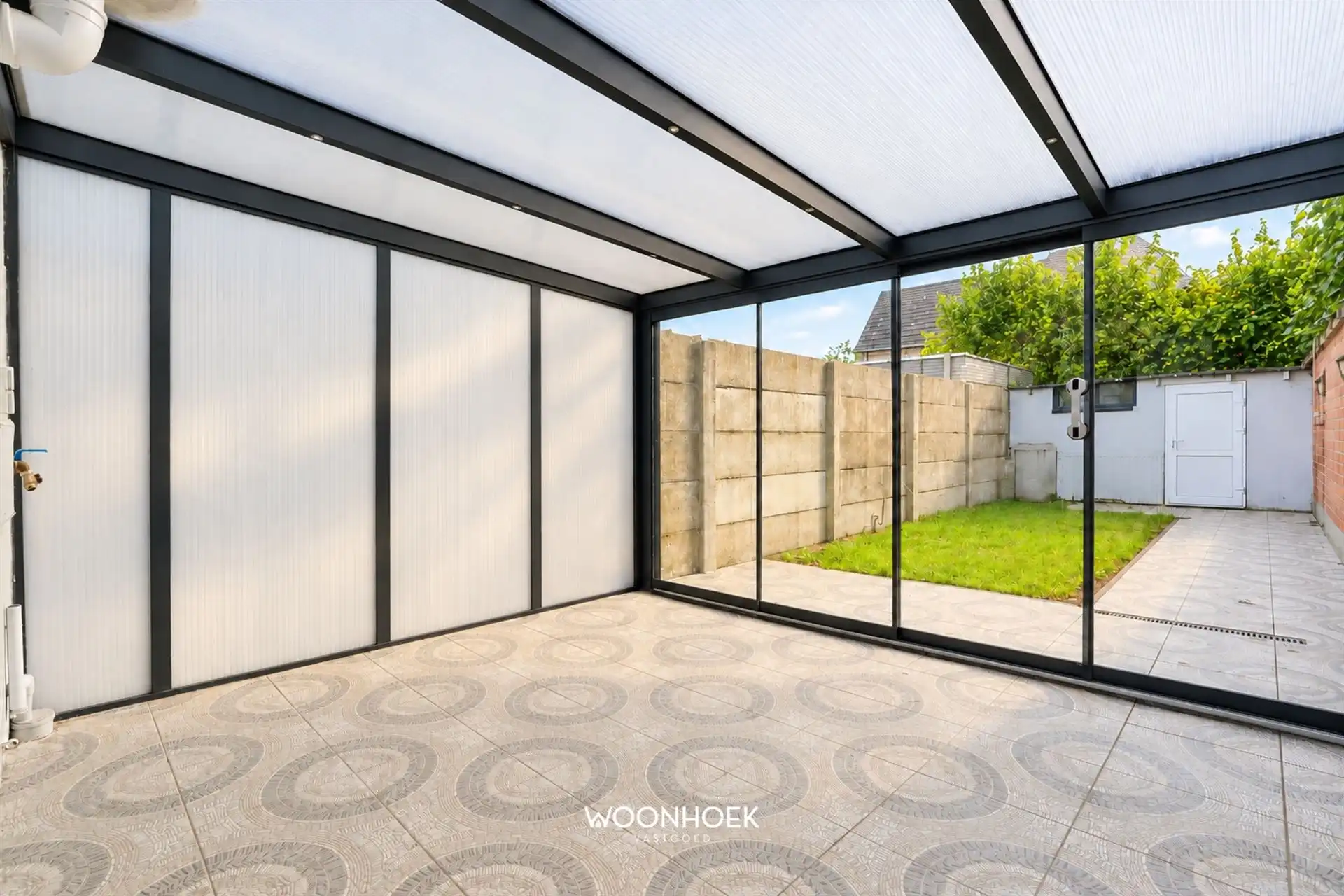 Charmante starterswoning met zonnige veranda en tuin.  foto 10