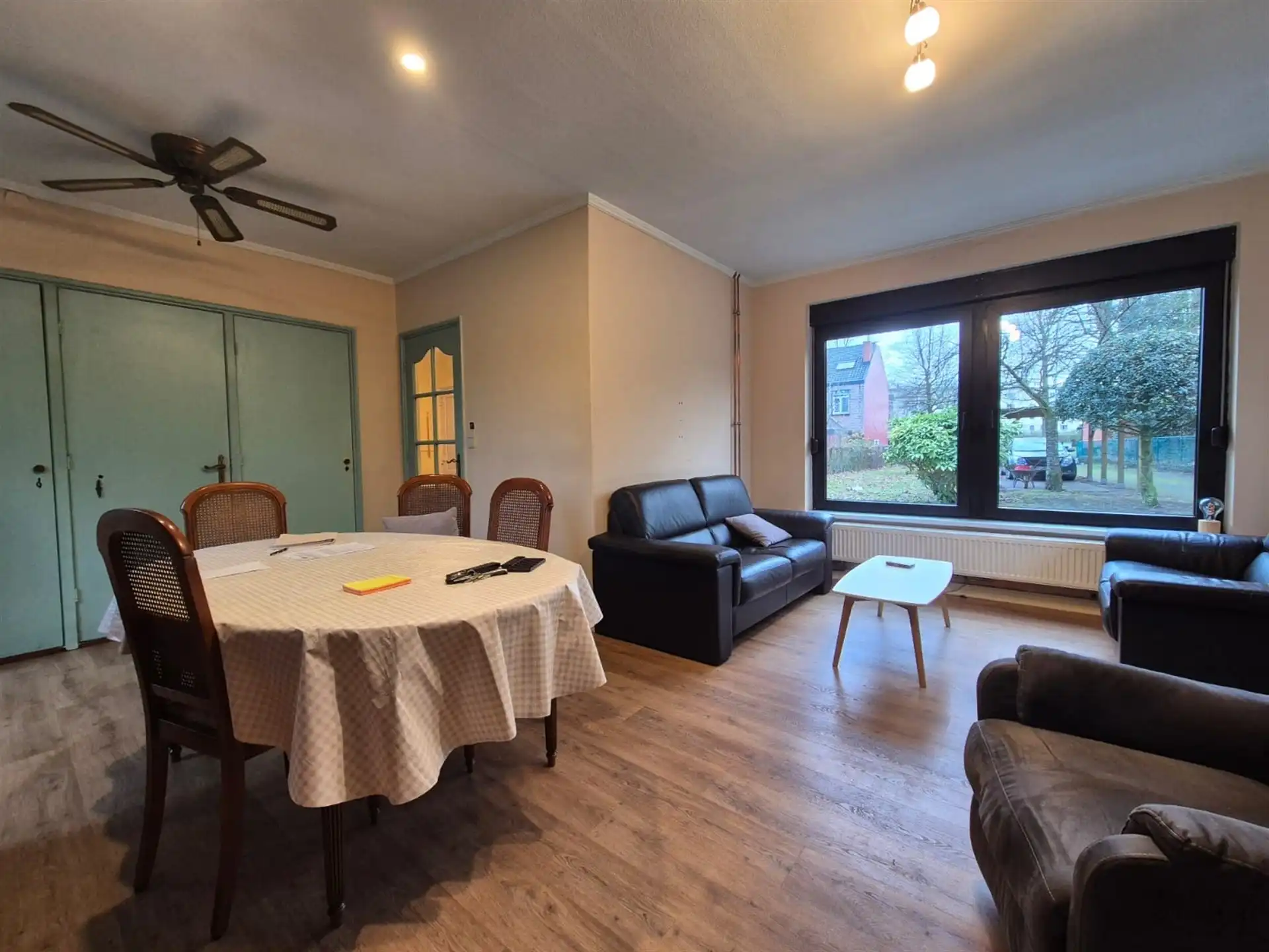 Ruime woning met 3 slaapkamers gelegen in een groene omgeving. foto 3