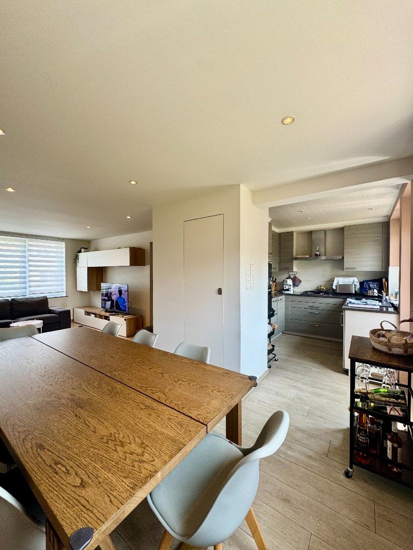 Te koop halfopen woning met garage foto 7