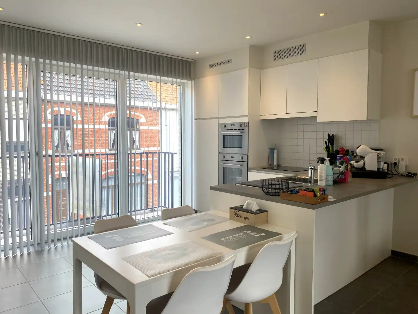 STIJLVOL, LUXUEUZE AFWERKING, TERRAS, GARAGE EN ZO VEEL MEER!! foto 4