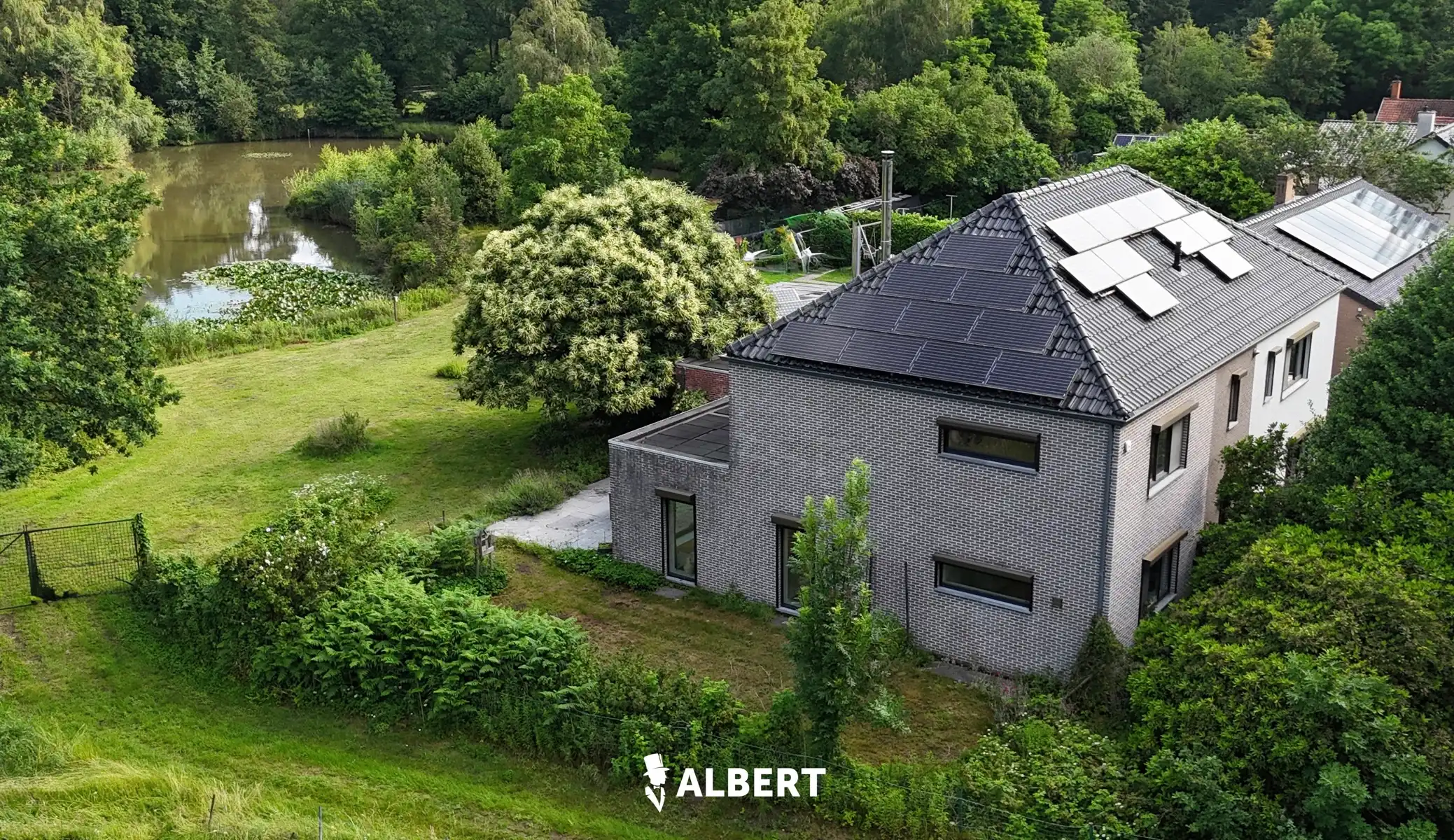 Exclusief landhuis met panoramisch zicht op vijver en bossen foto 5